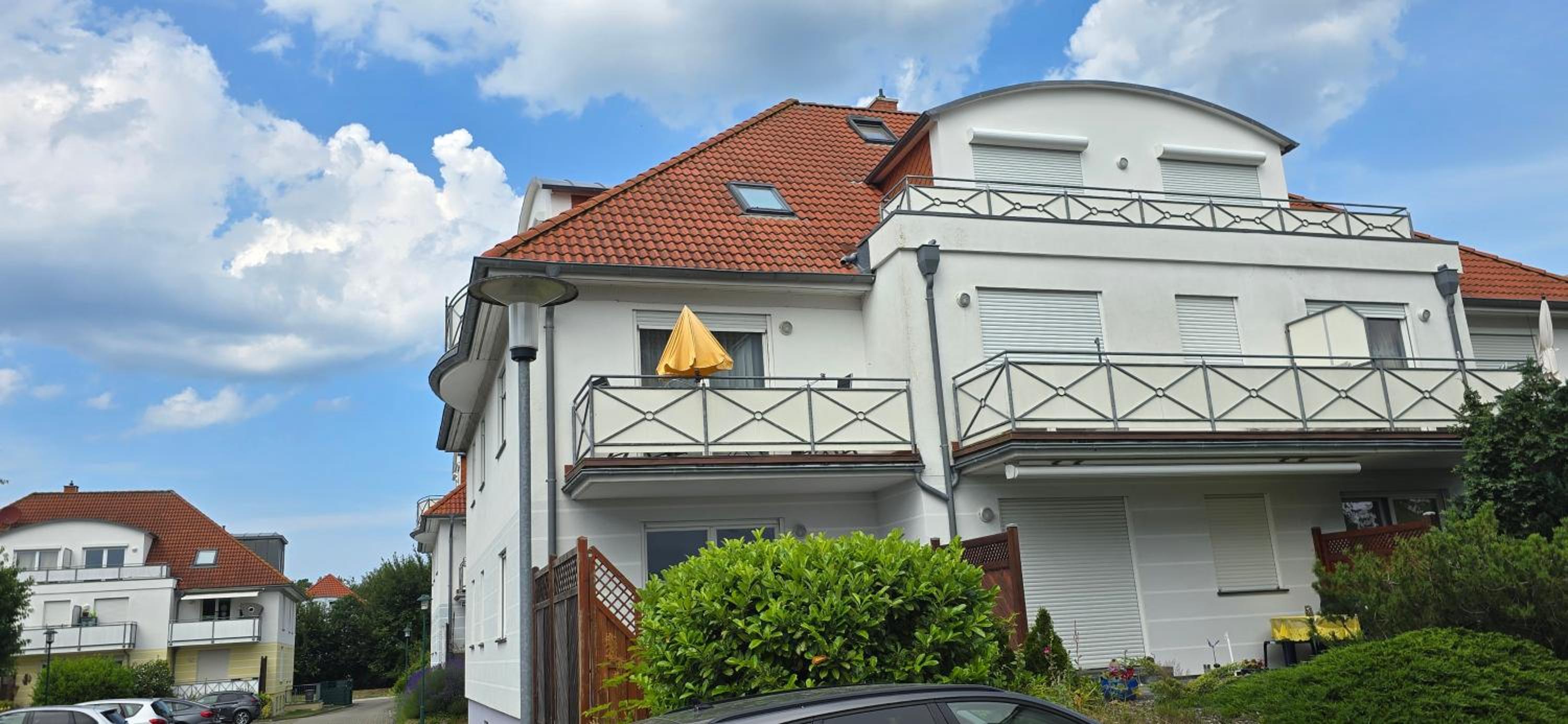 Apartment with Balcony photo 2