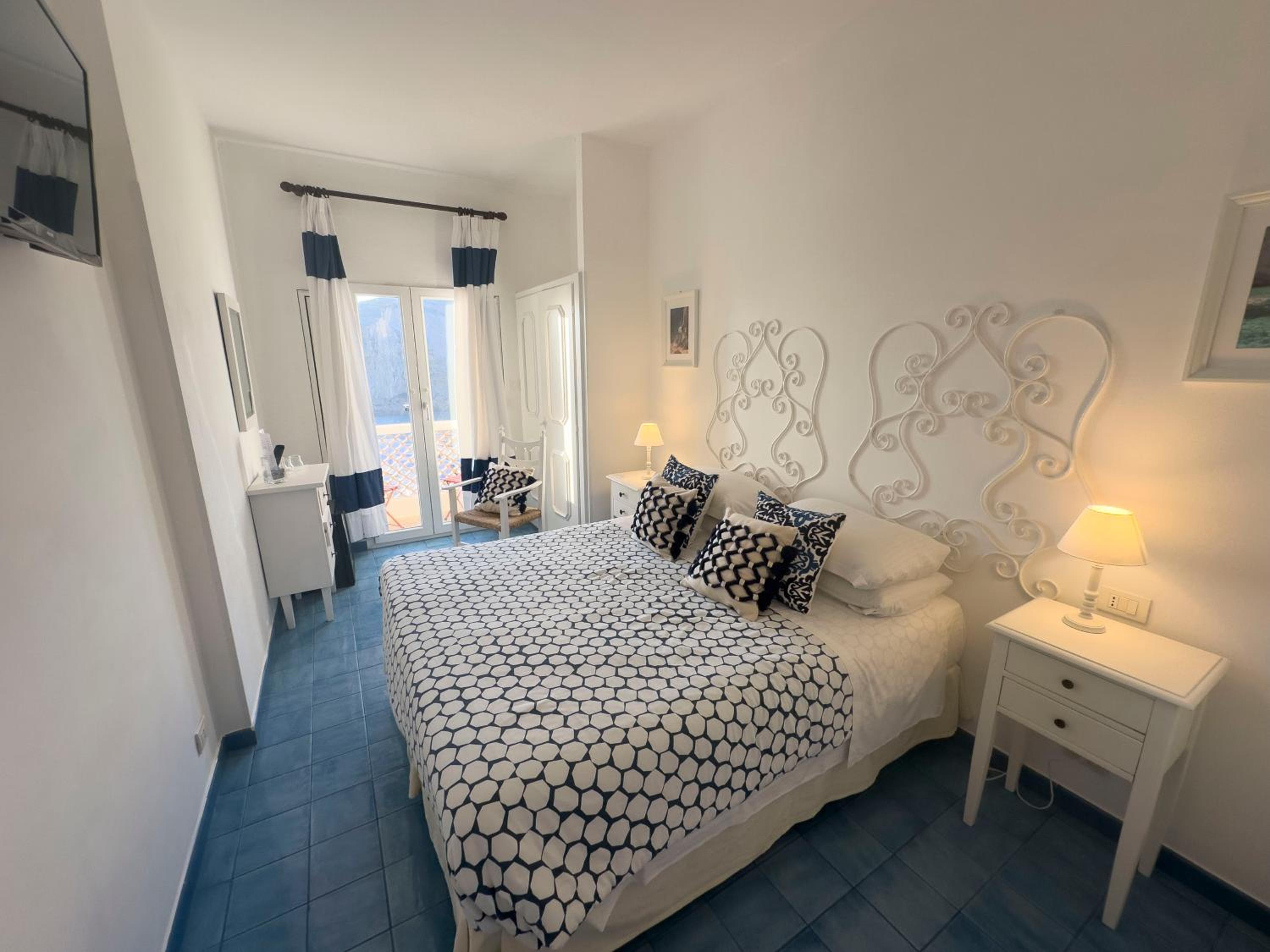 Double Room with Sea View and small Balcony