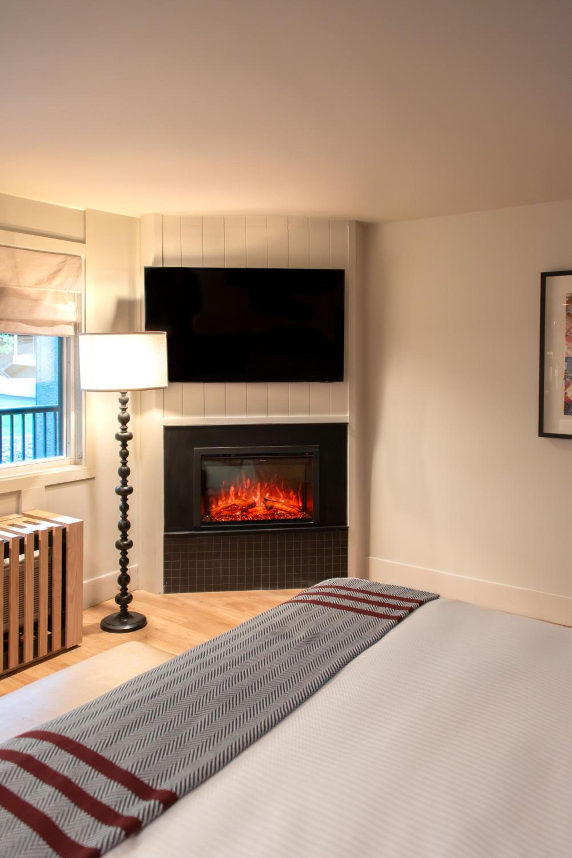 Serenity Glen With Fireplace And Soaking Tub photo 1