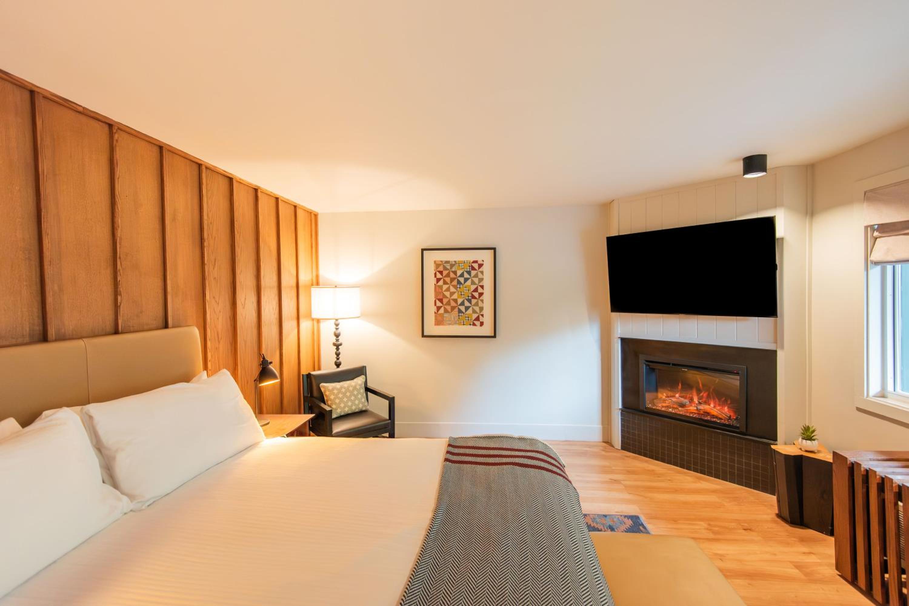 Serenity Glen With Fireplace photo 1