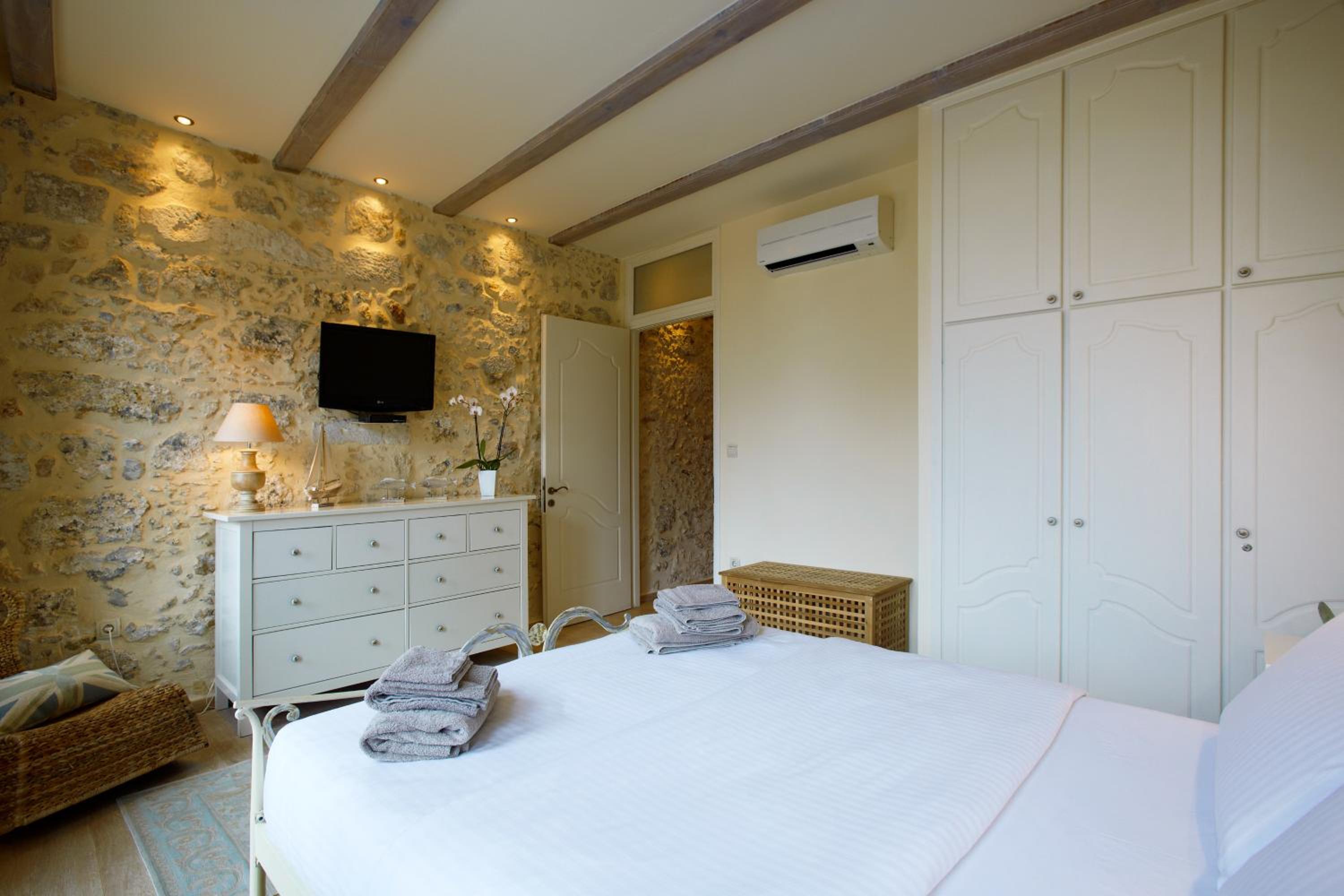 Two-Bedroom Suite - Photo 21