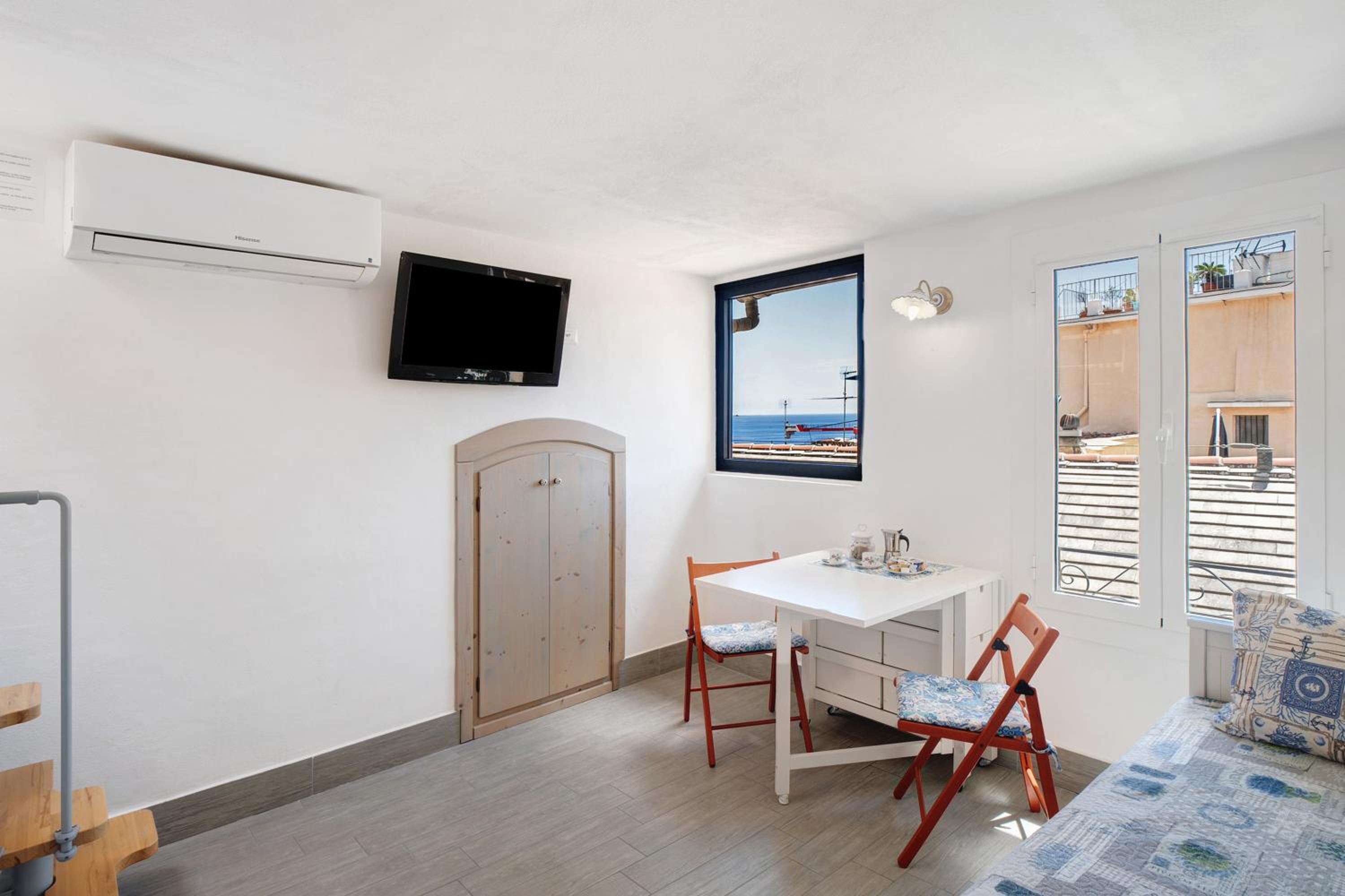 Studio Apartment with Sea View photo 1