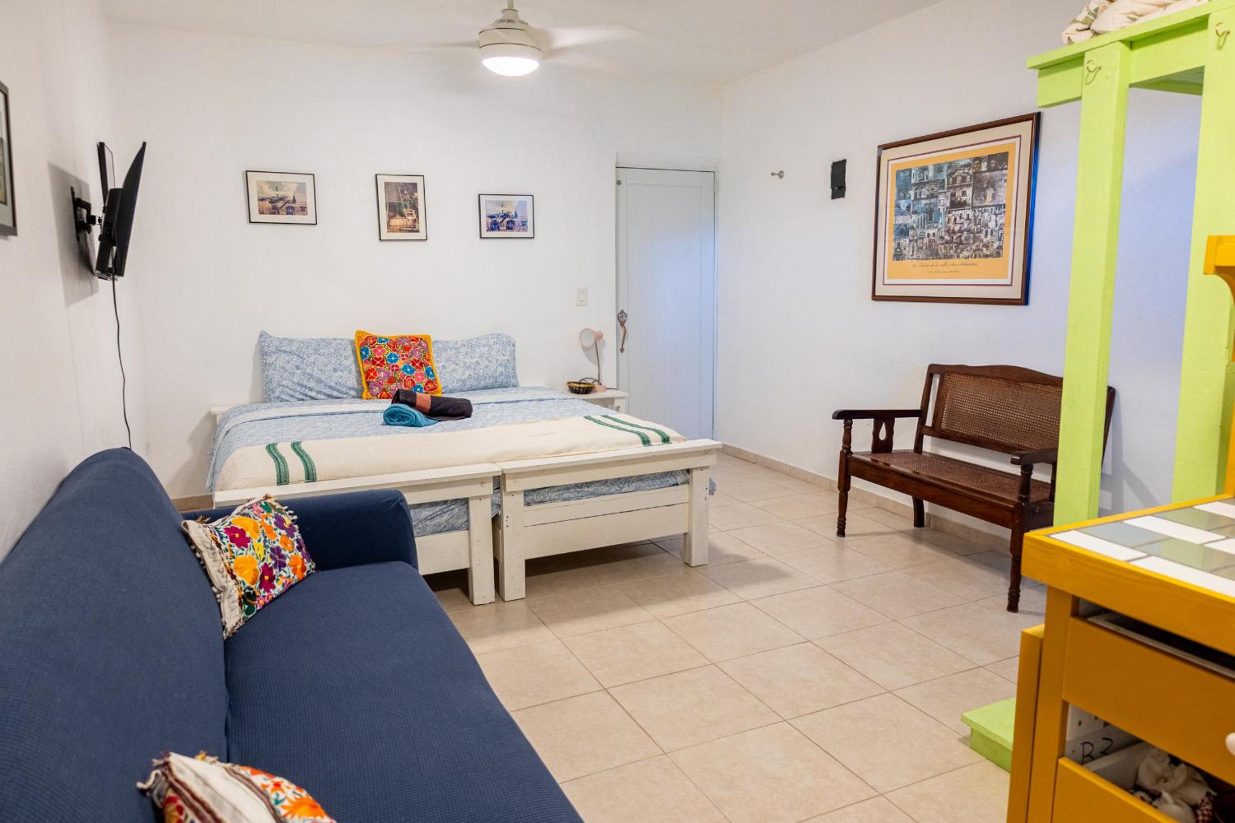 One-Bedroom Apartment photo 1