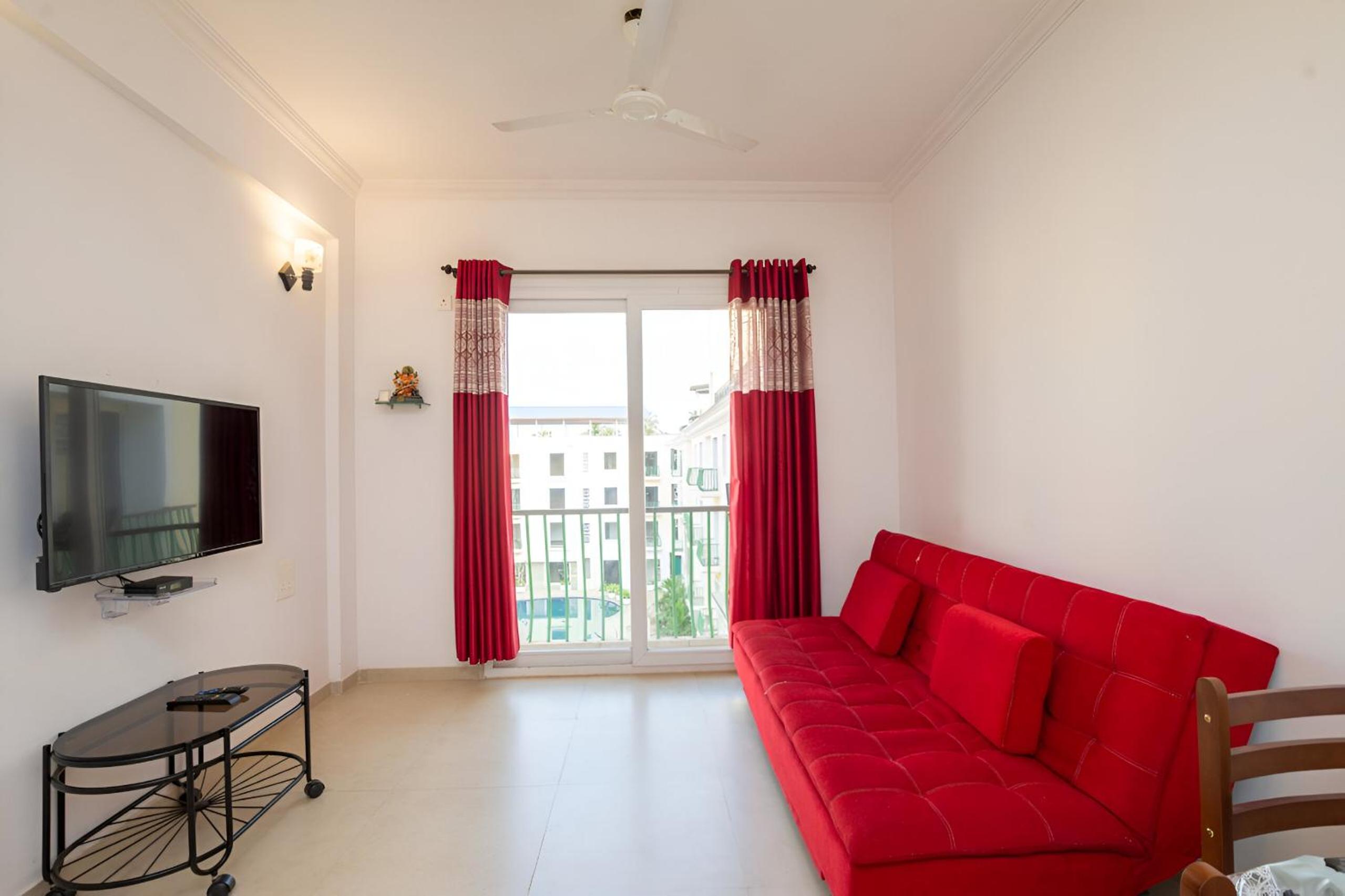 Apartment with Balcony photo 1