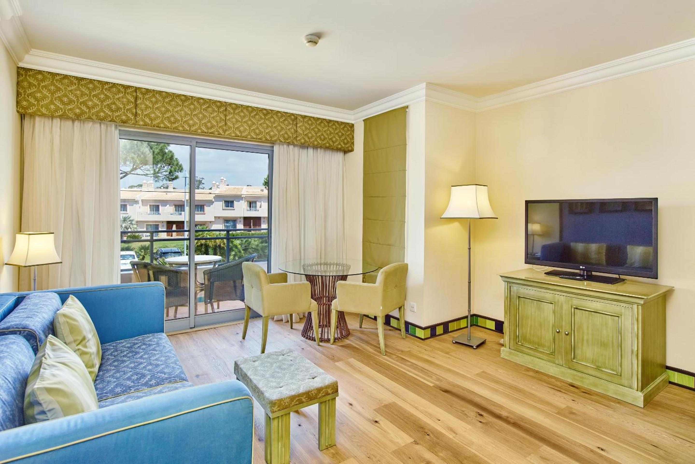 Suite with Resort View - Photo 2