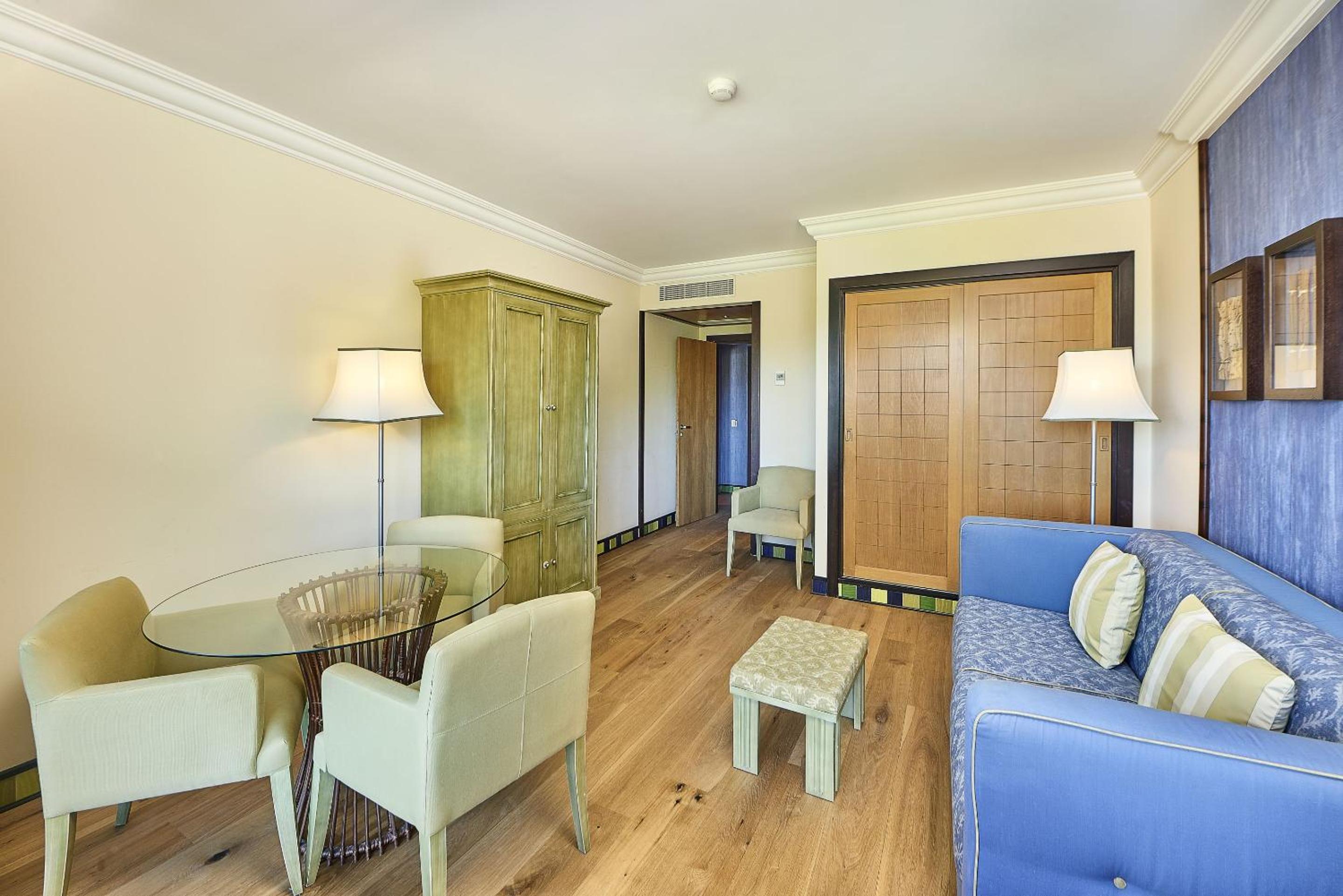 Suite with Resort View - Photo 9