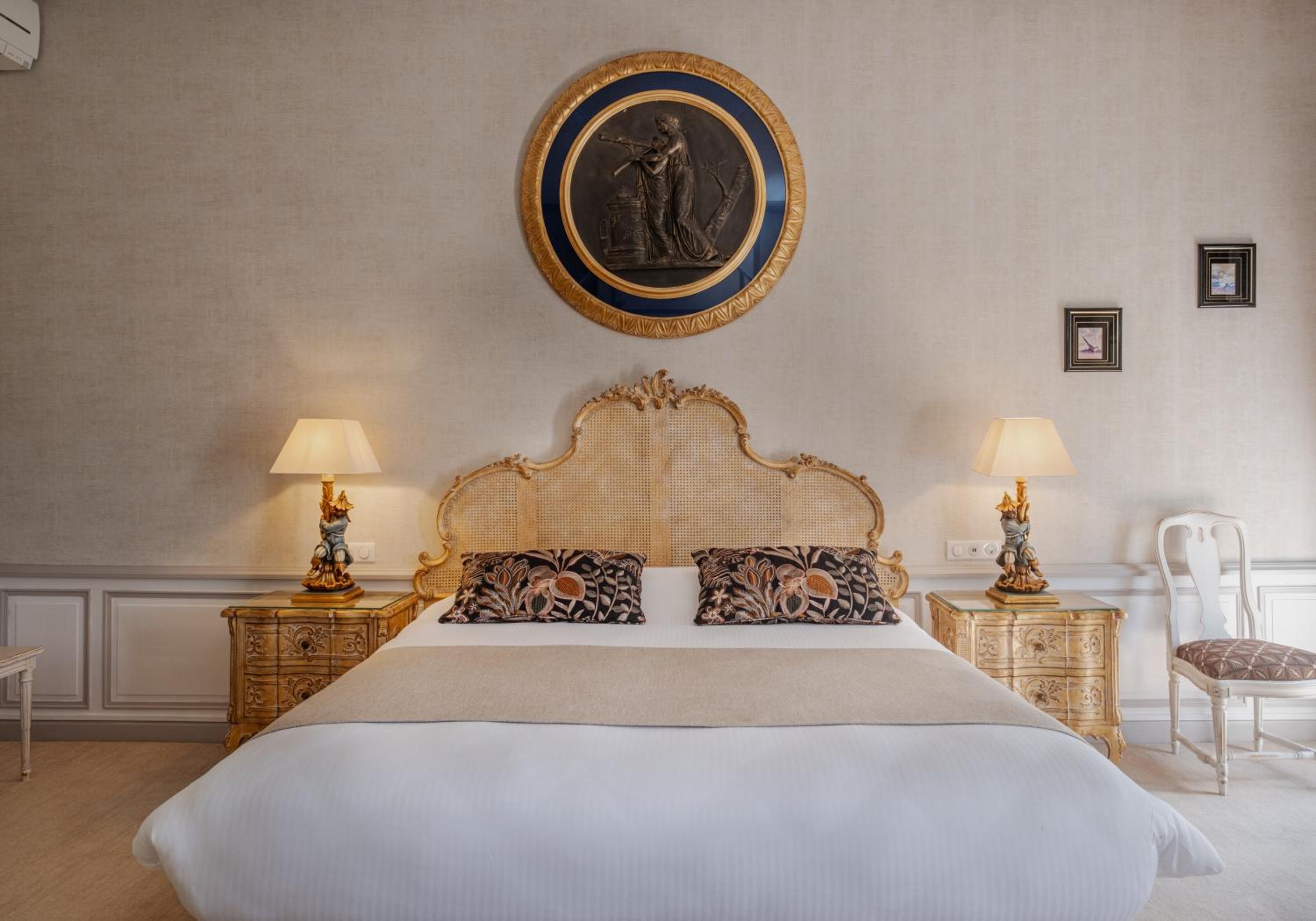 Deluxe Suite - Photo 13