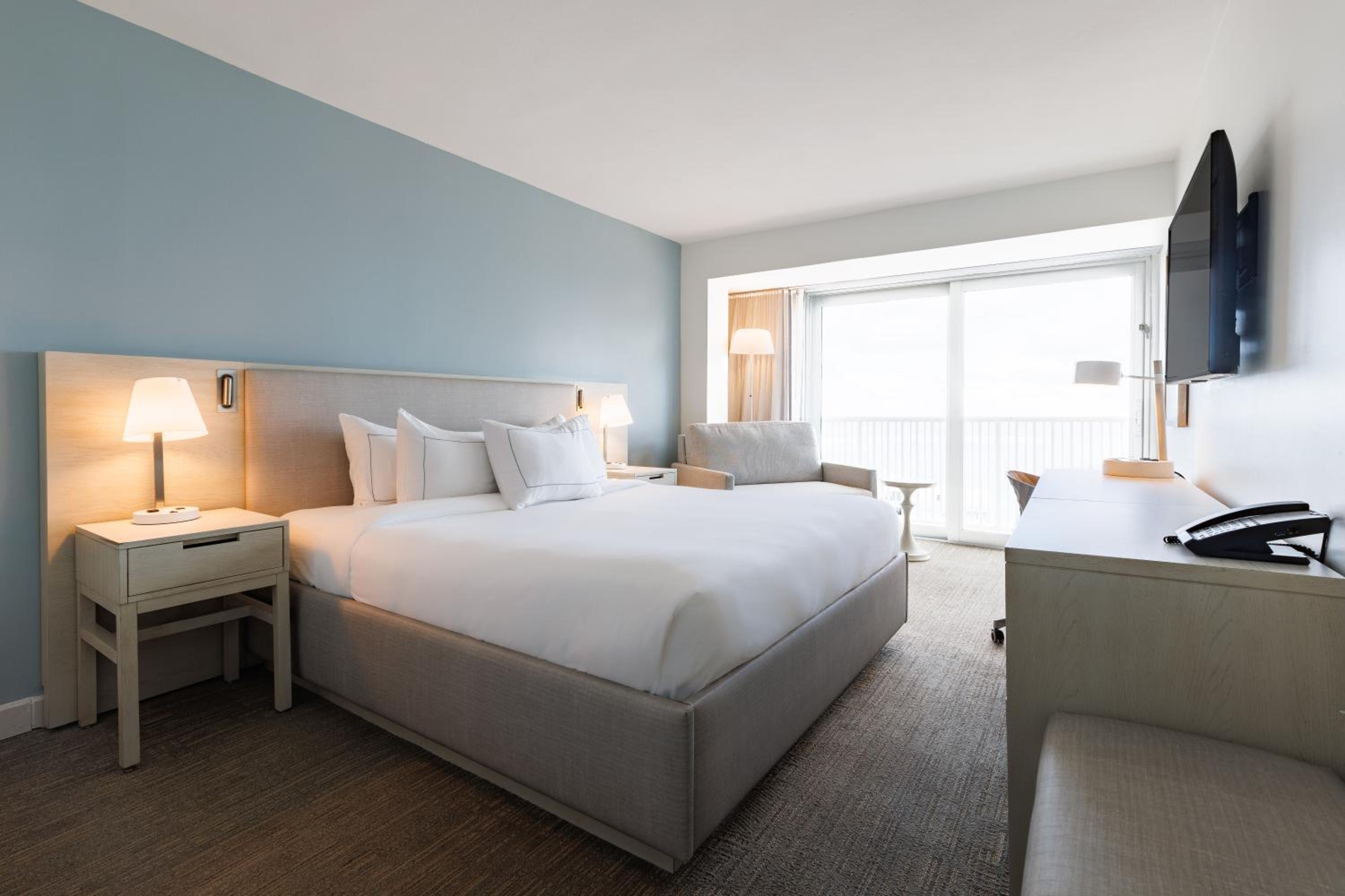 King Room with Sofa Bed - Blue Tower - Photo 2