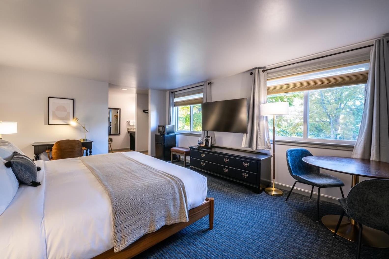 Deluxe King Room photo 2