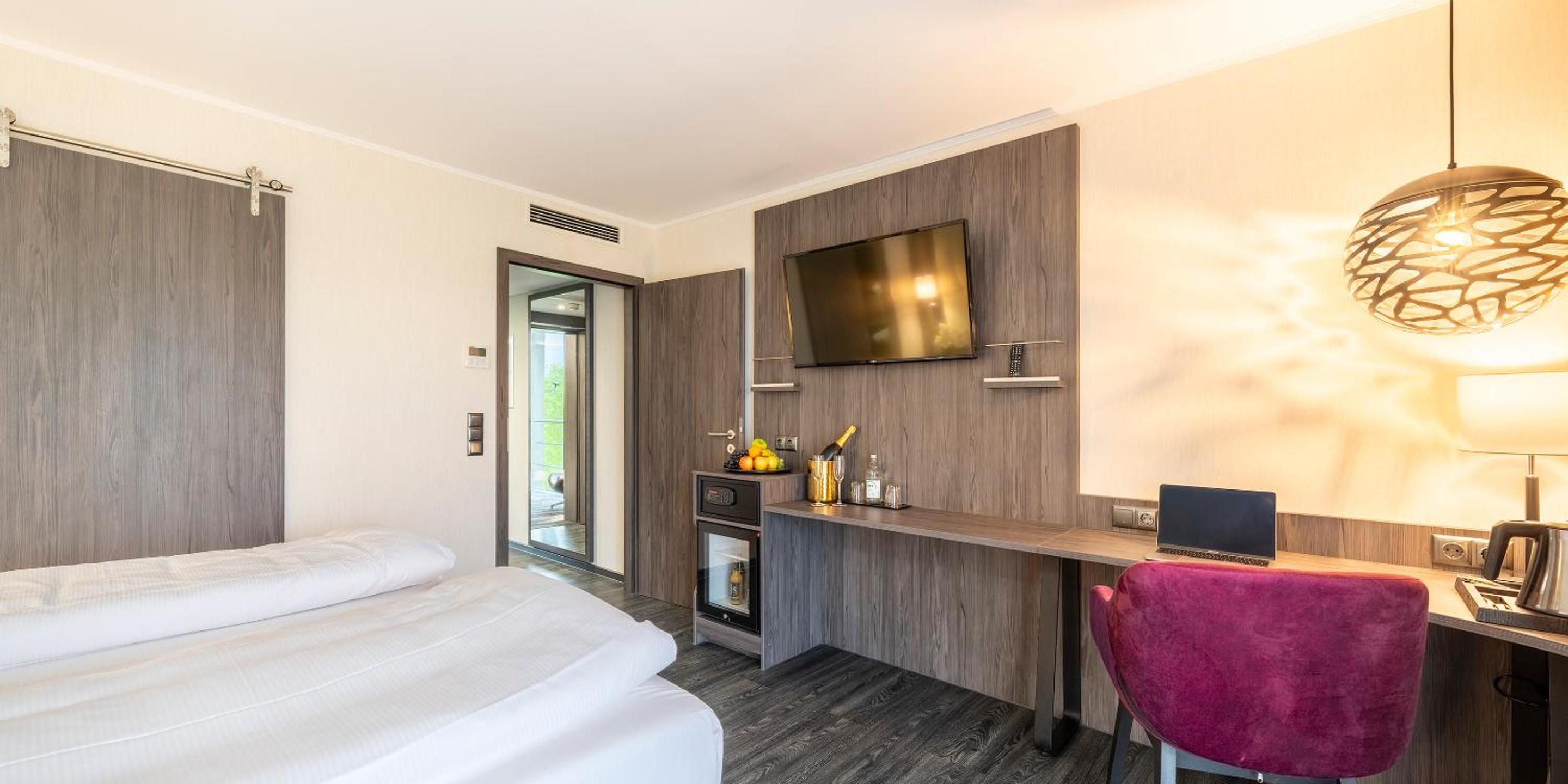 Standard Double Room - Photo 16