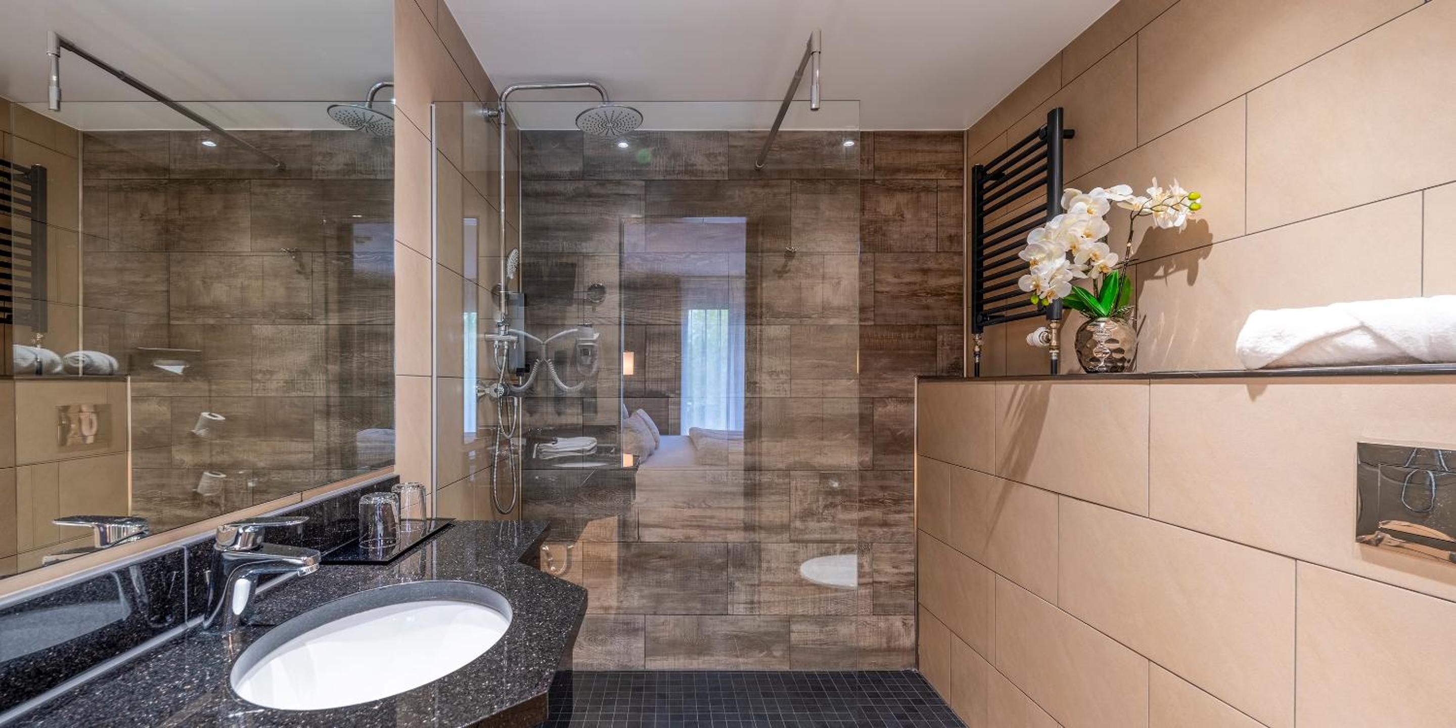 Standard Double Room - Photo 13