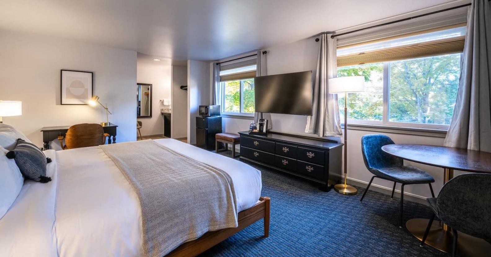 Deluxe King Room photo 1