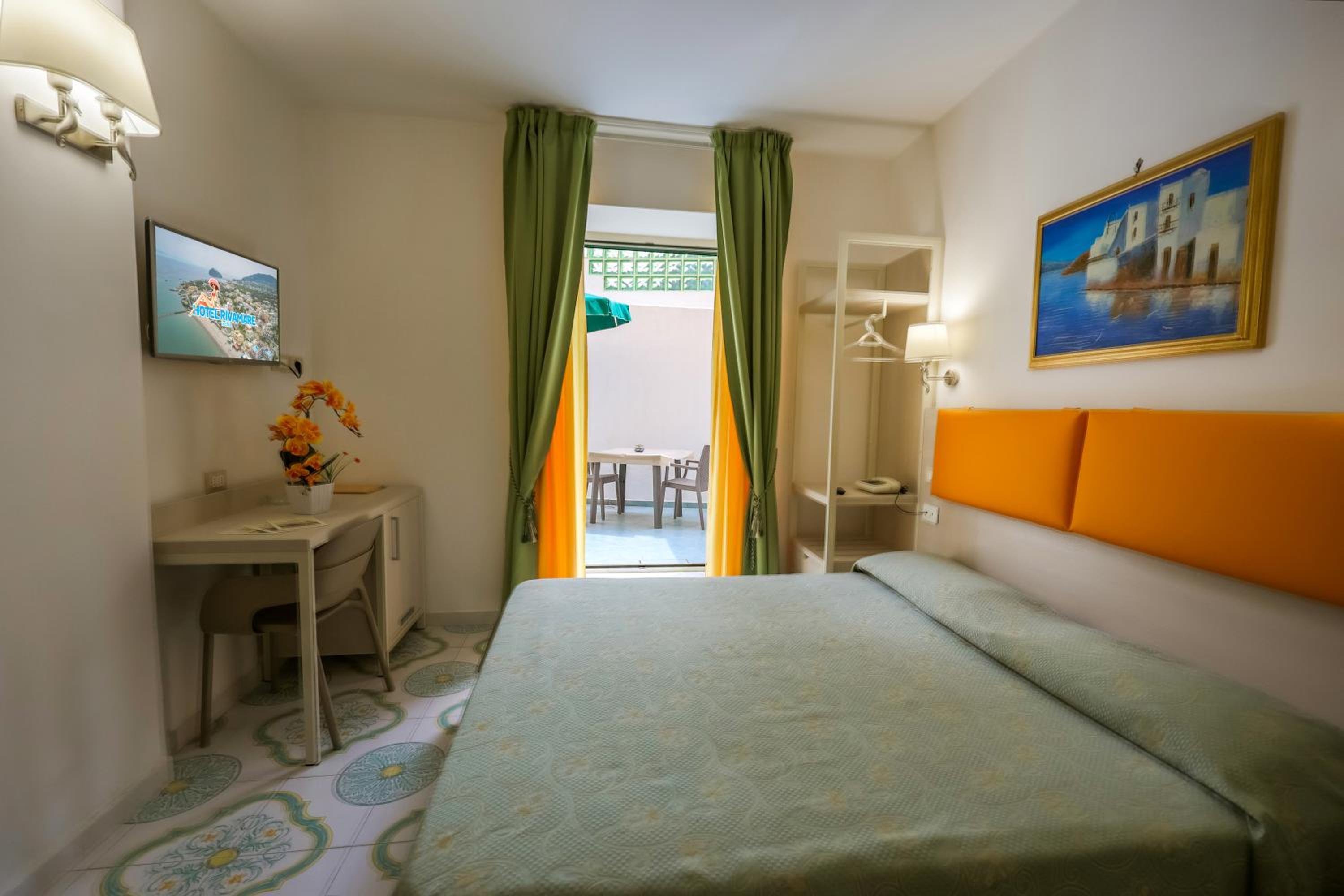 Double Room with Patio - Photo 1