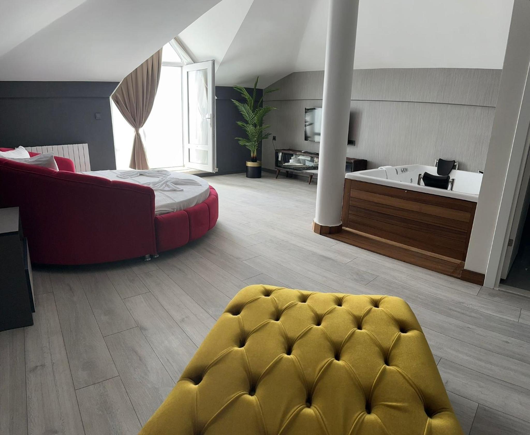 Deluxe Family Suite photo 2