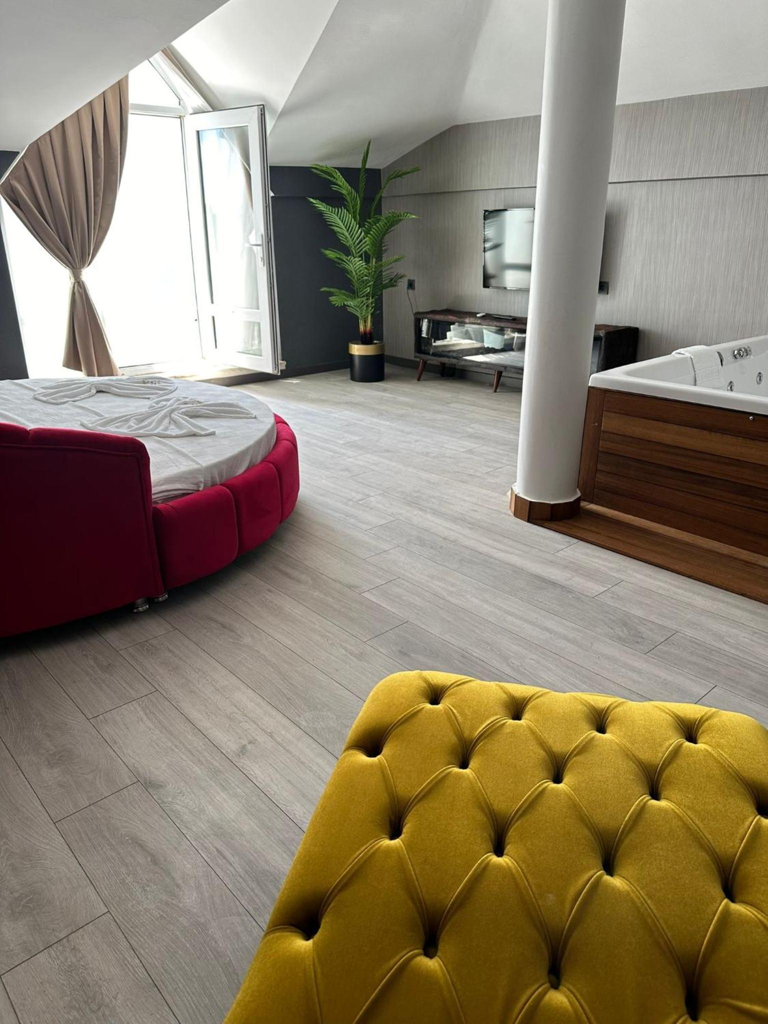 Deluxe Family Suite photo 3