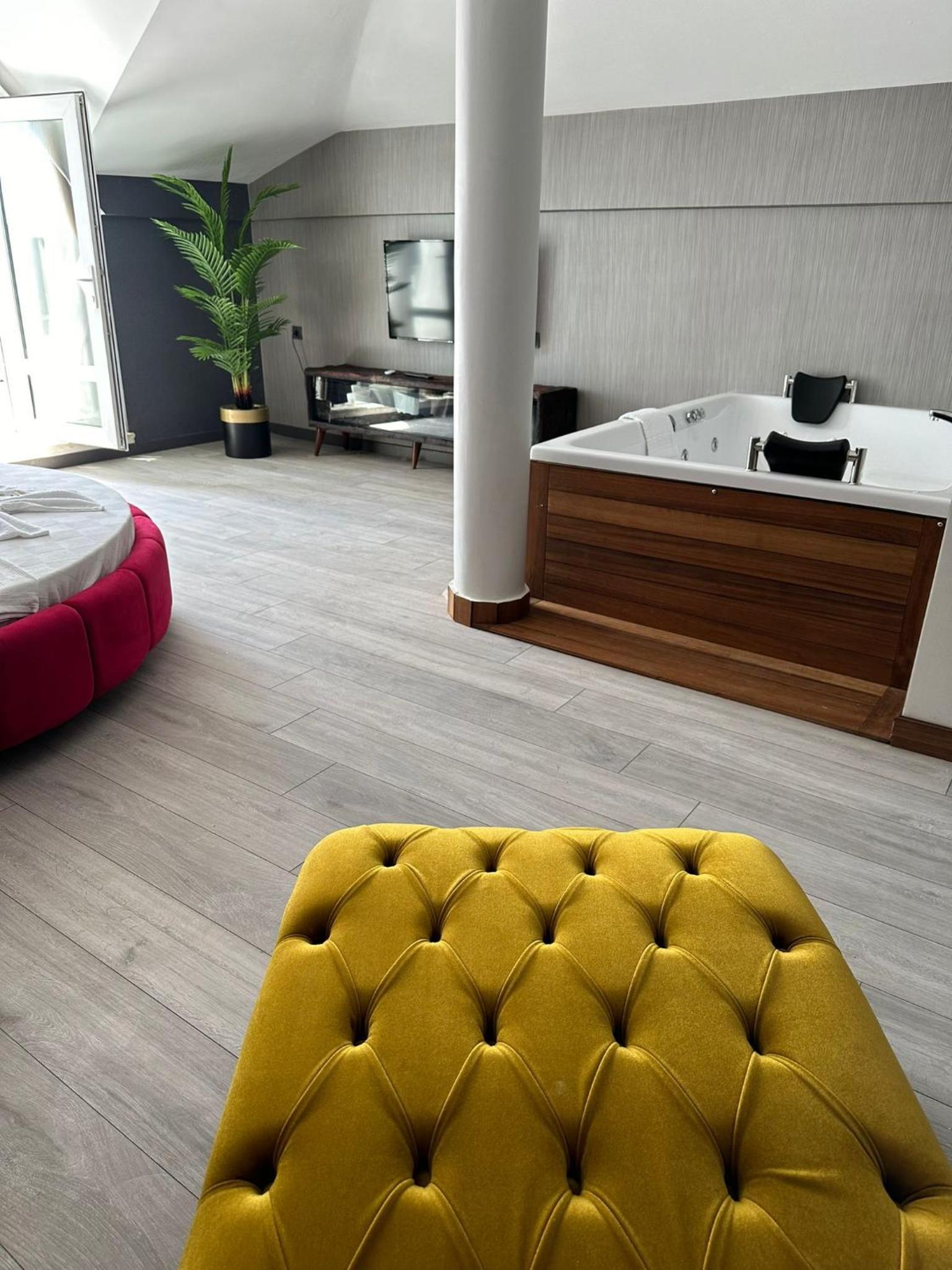 Deluxe Family Suite photo 1