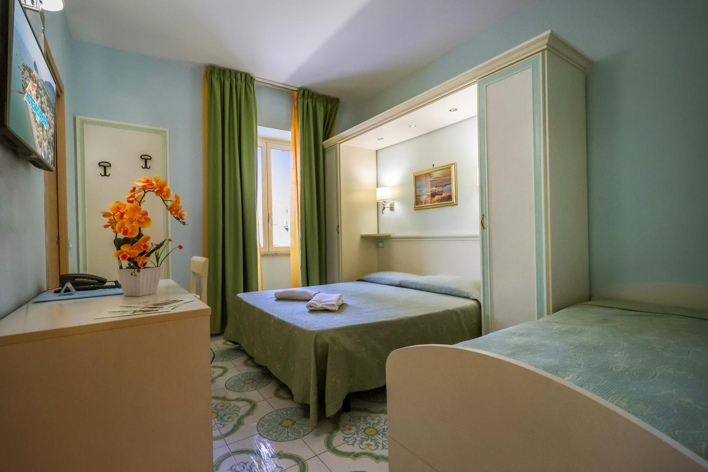 Standard Double Room - Photo 1