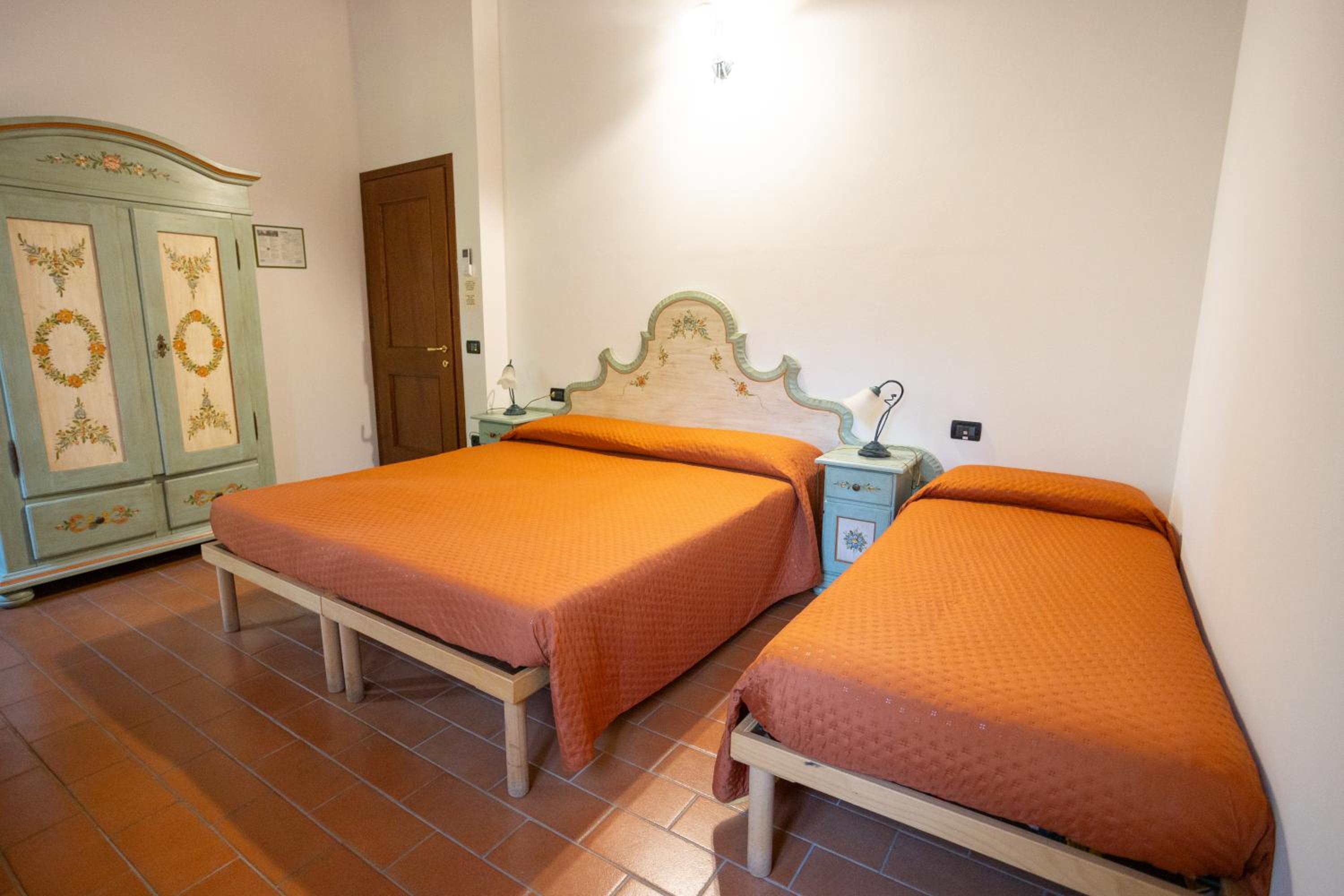 Triple Room with Private Bathroom - Photo 2