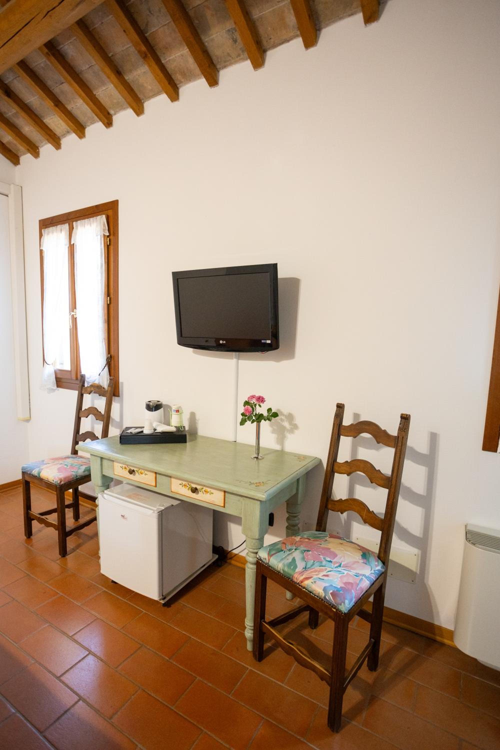 Triple Room with Private Bathroom - Photo 11