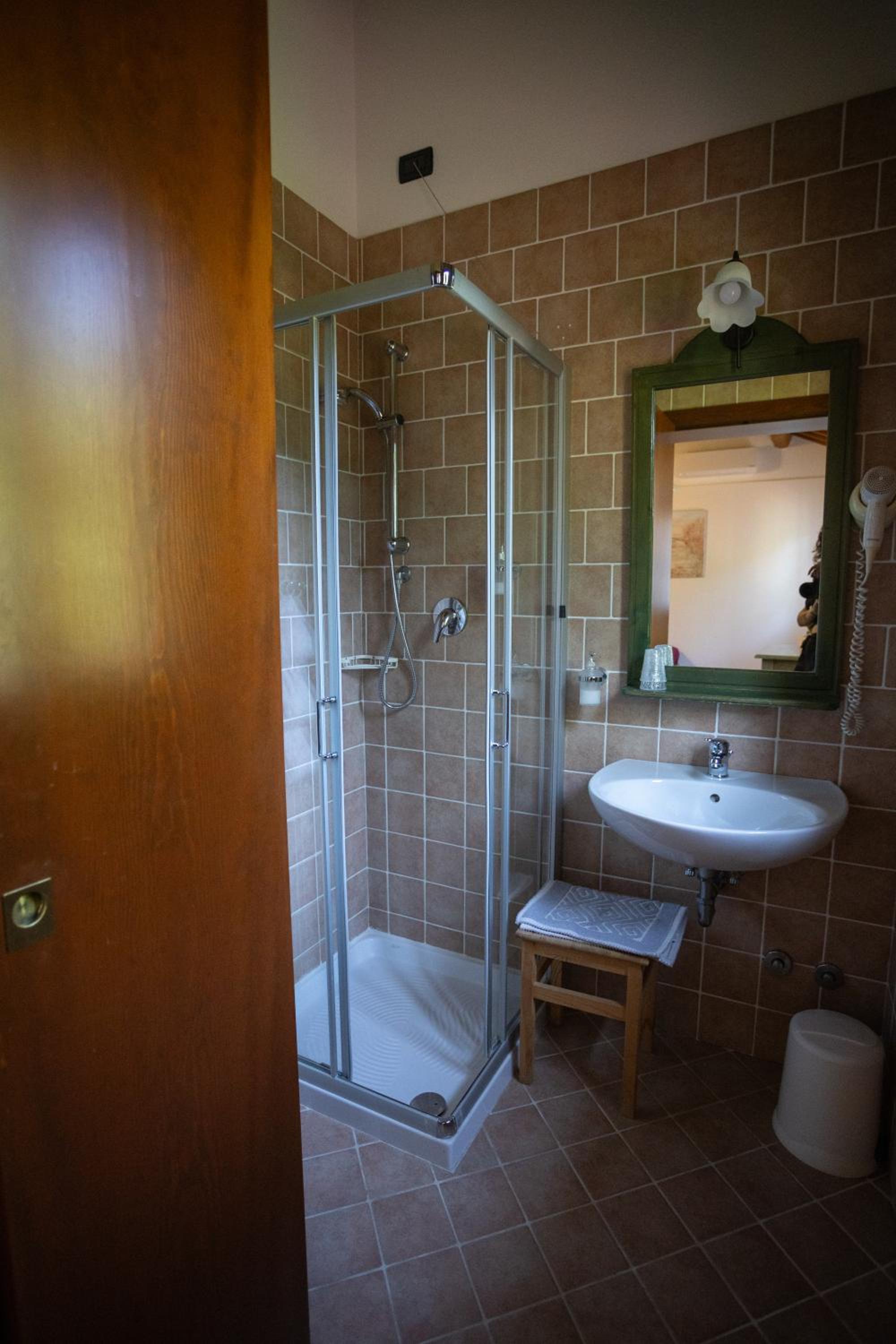 Triple Room with Private Bathroom - Photo 7