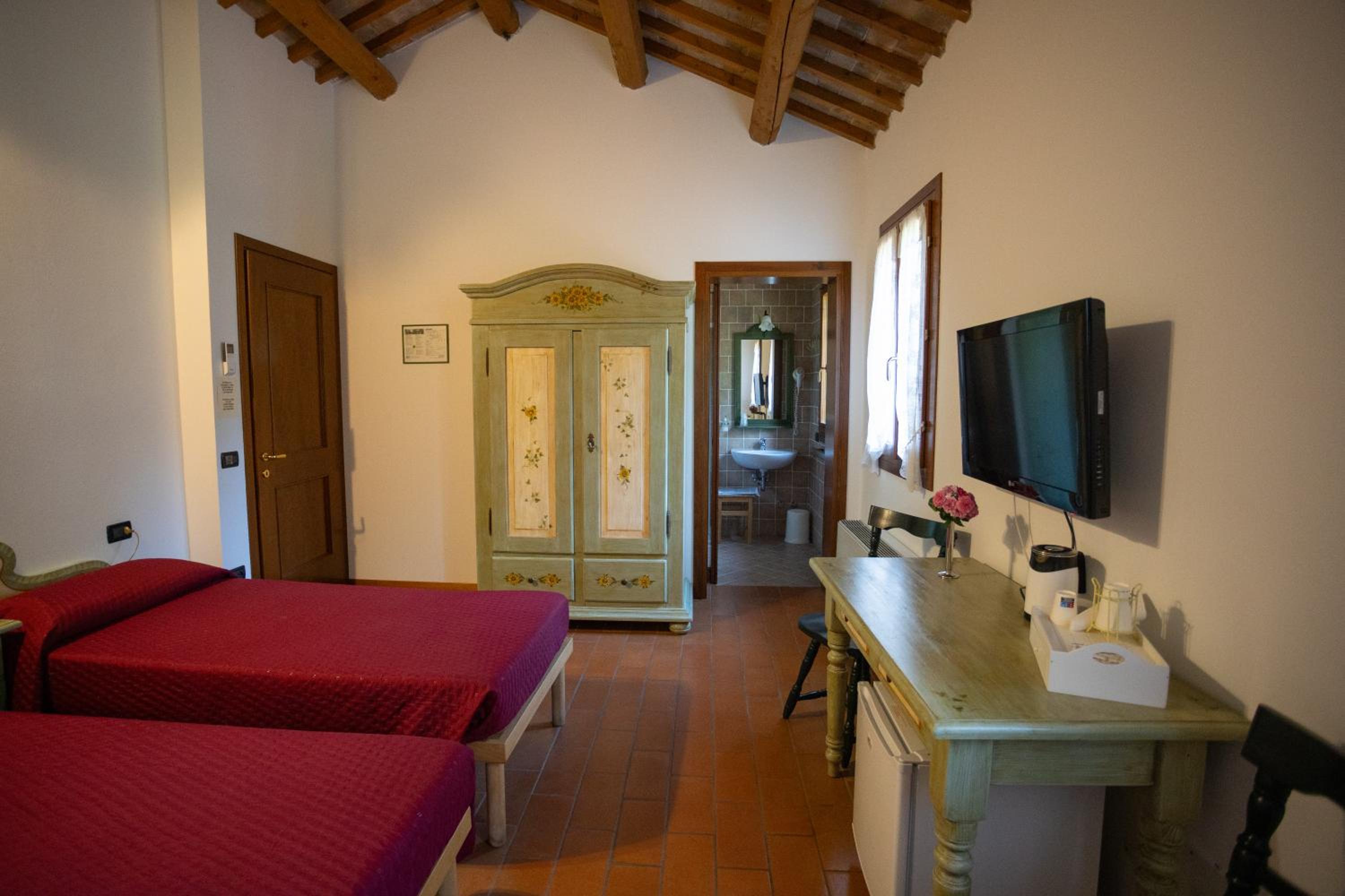 Triple Room with Private Bathroom - Photo 8