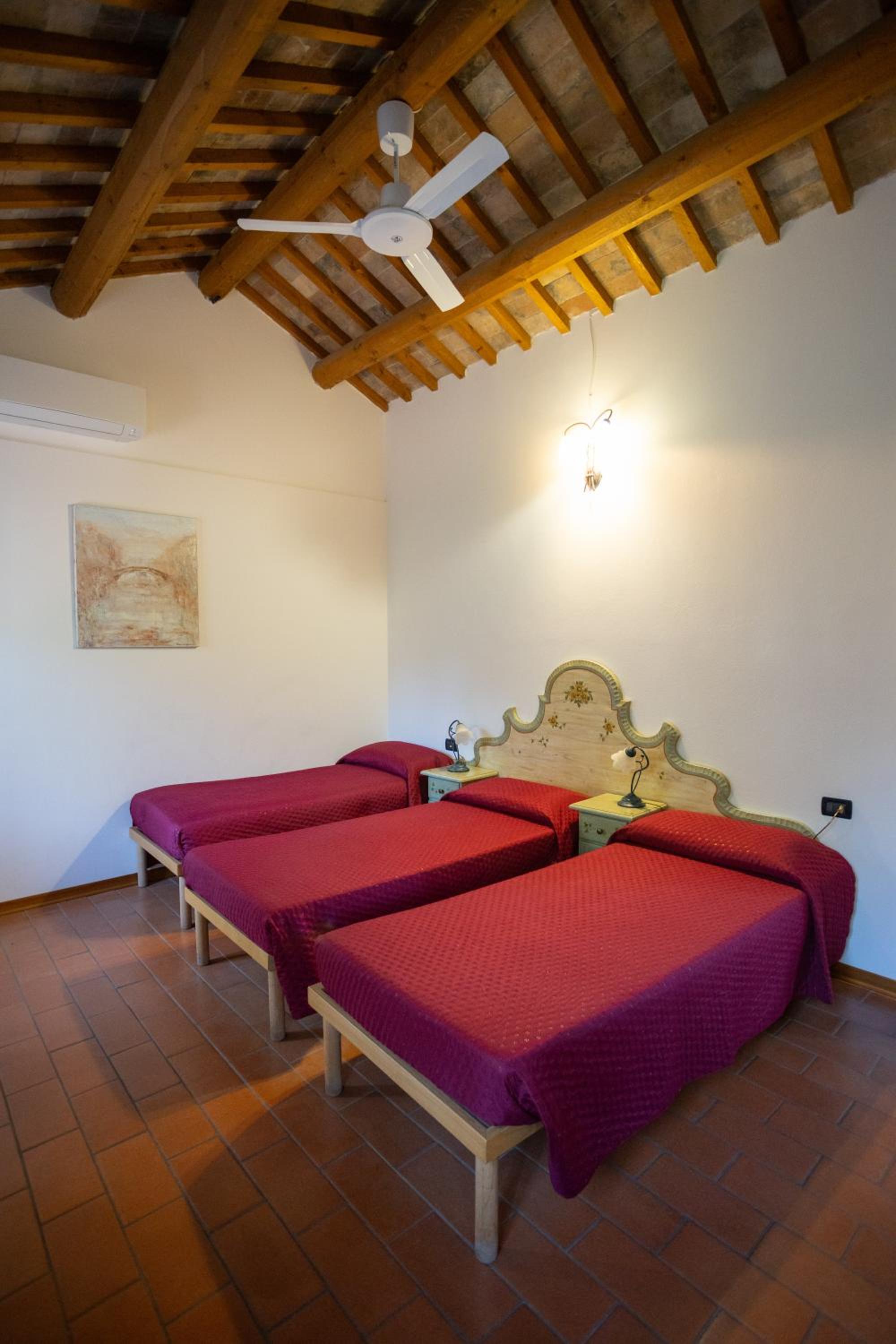 Triple Room with Private Bathroom - Photo 9