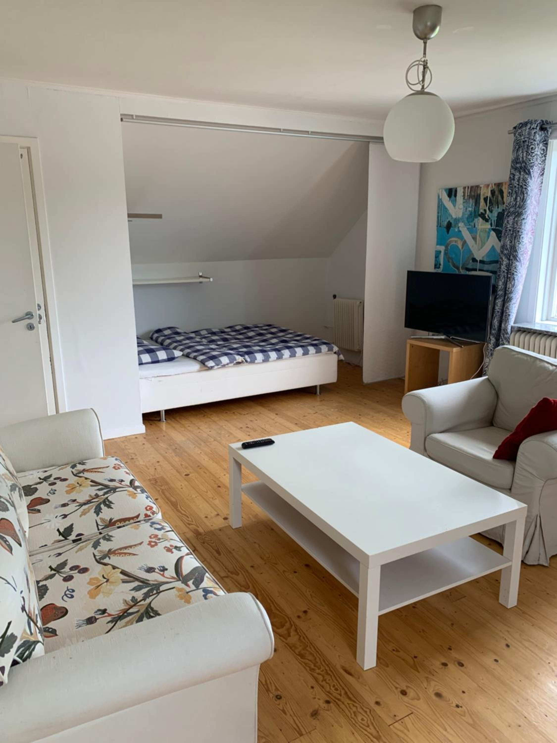 One-Bedroom Apartment photo 2