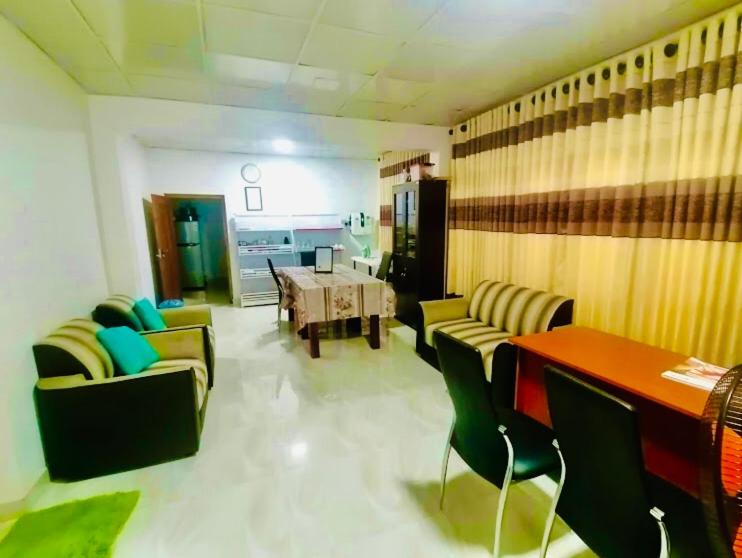 Family Room With Garden View photo 2