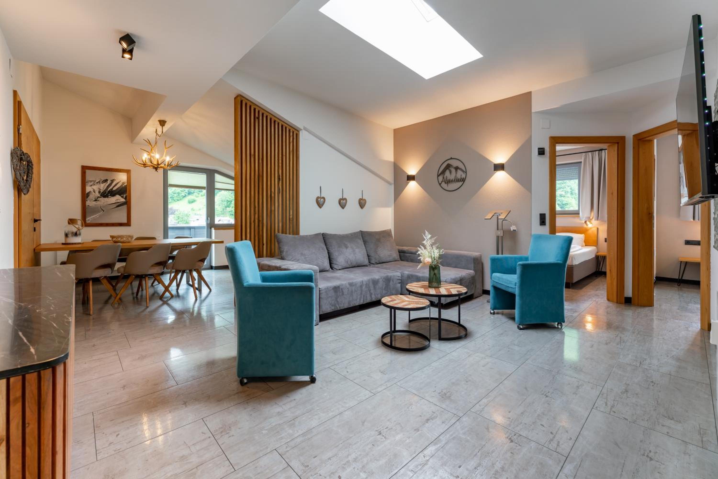 Three-Bedroom Apartment with Balcony Alm 1