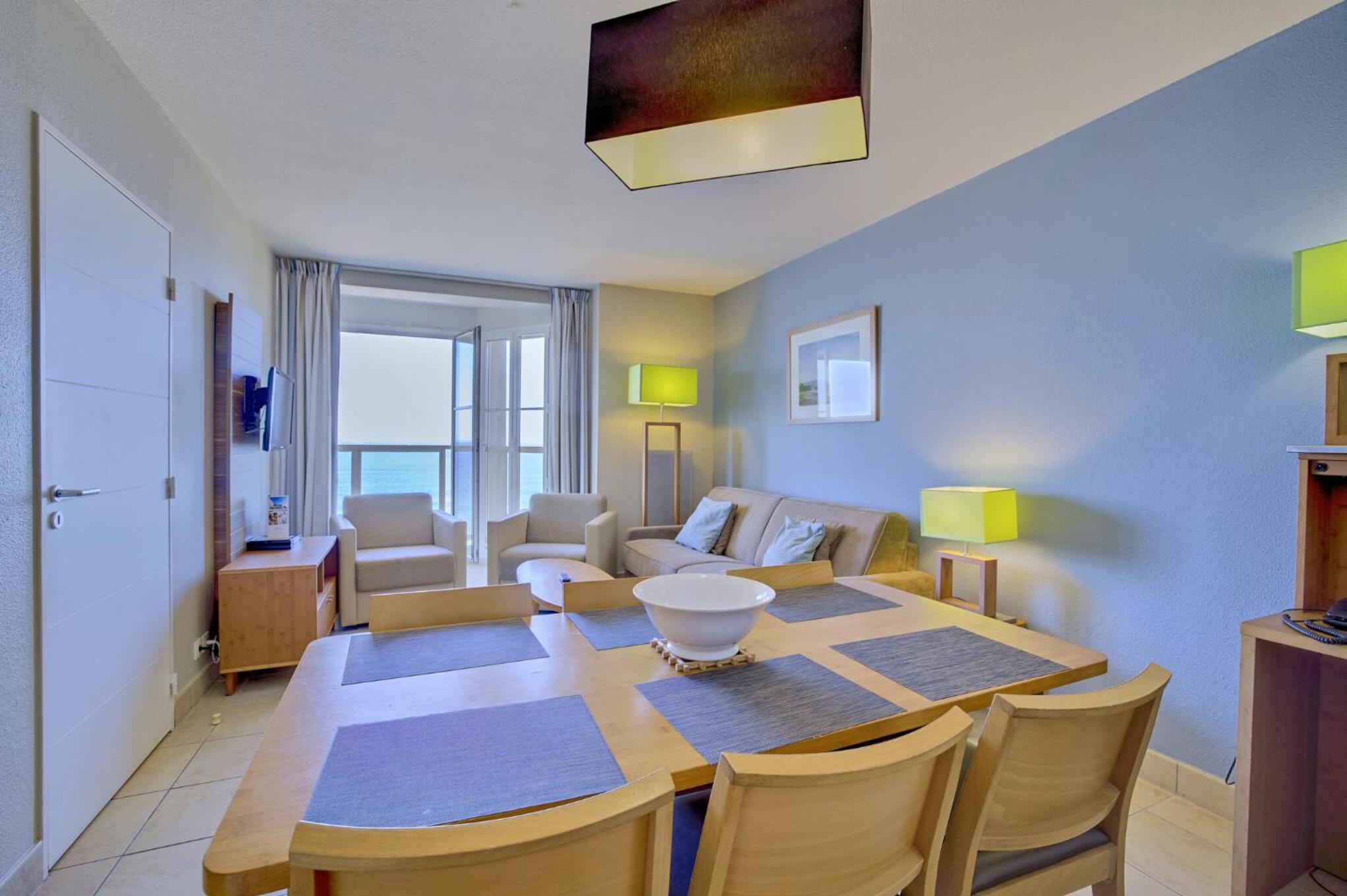 Two-Bedroom Apartment (6 Adults) with Sea View