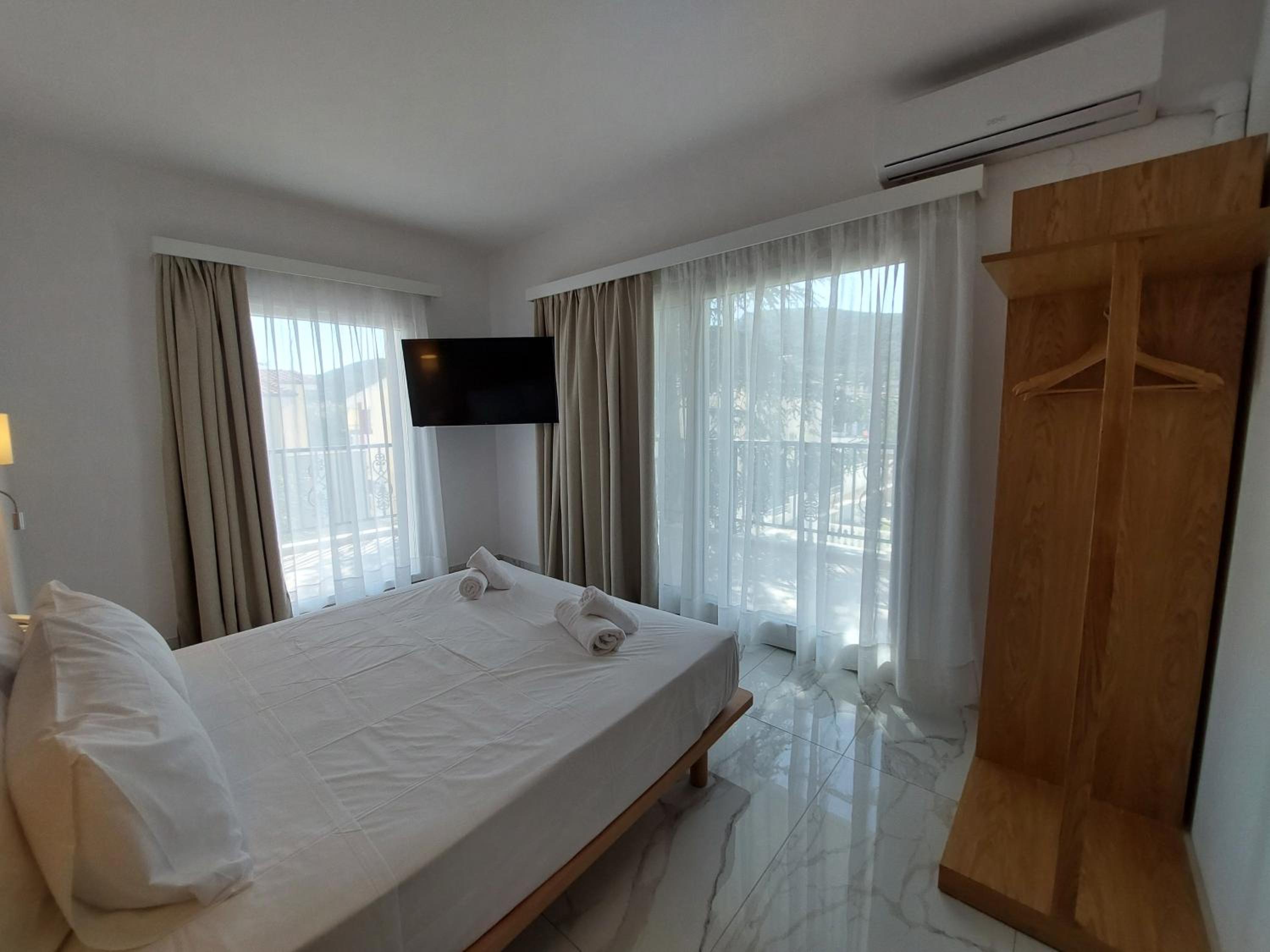 Suite with Pool View