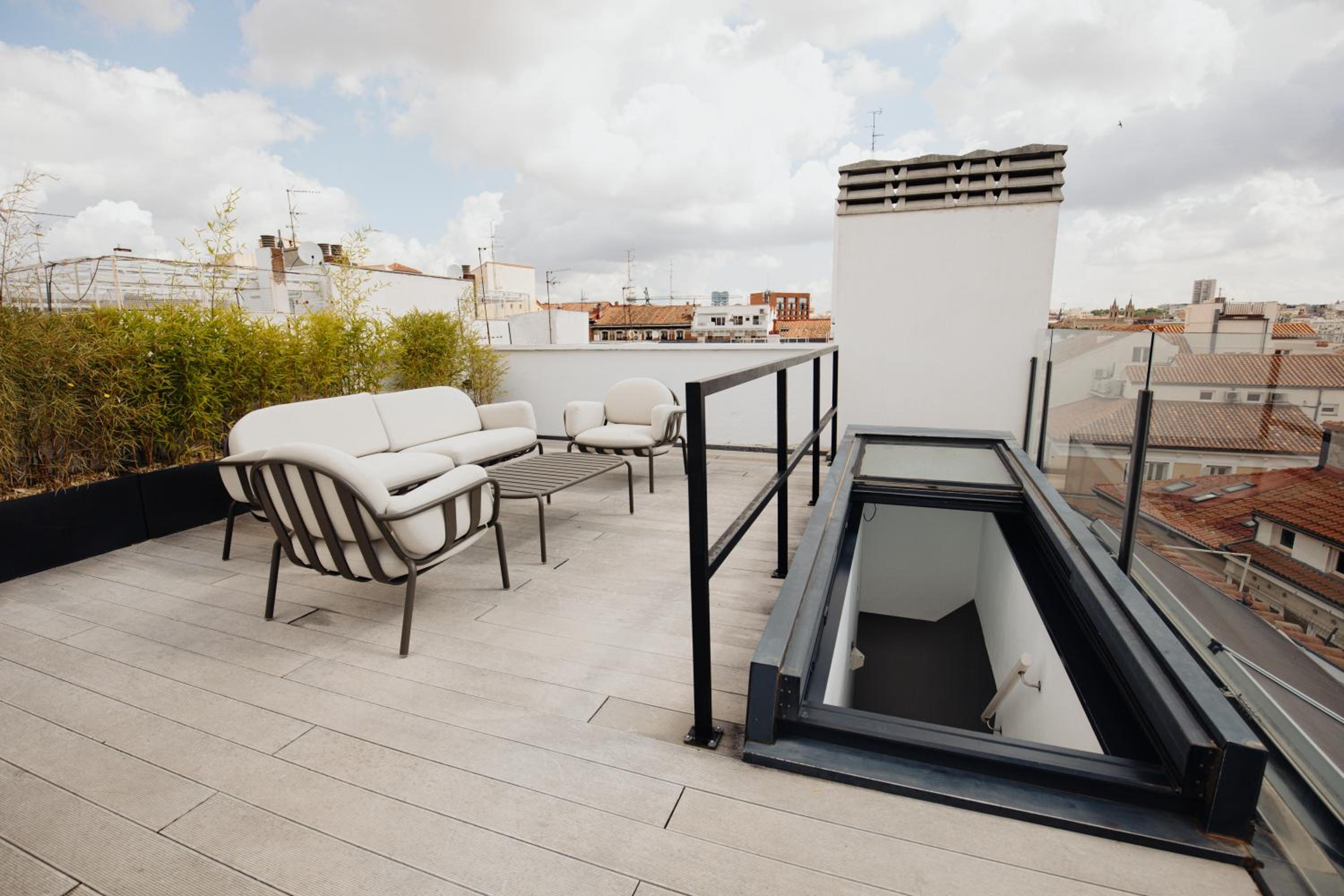 Three-Bedroom Apartment with Terrace (6 Adults) photo 2