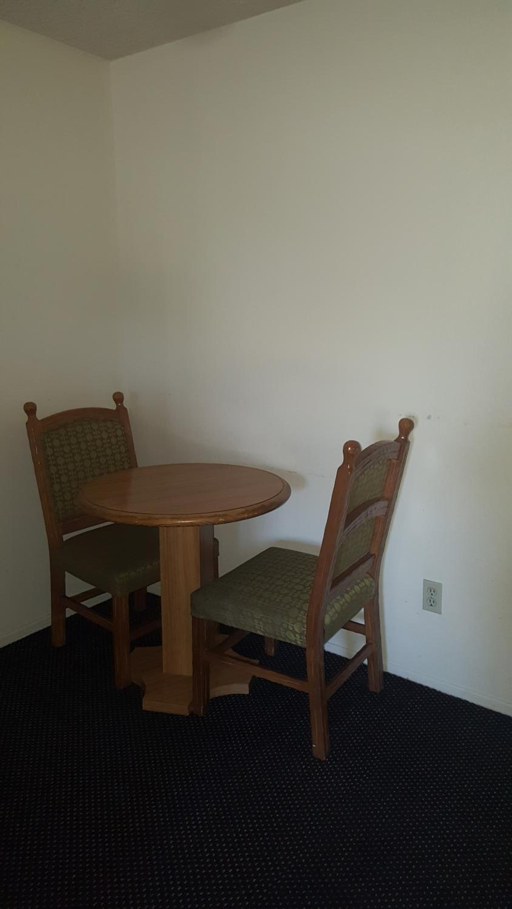 Queen Room - Non-Smoking photo 2