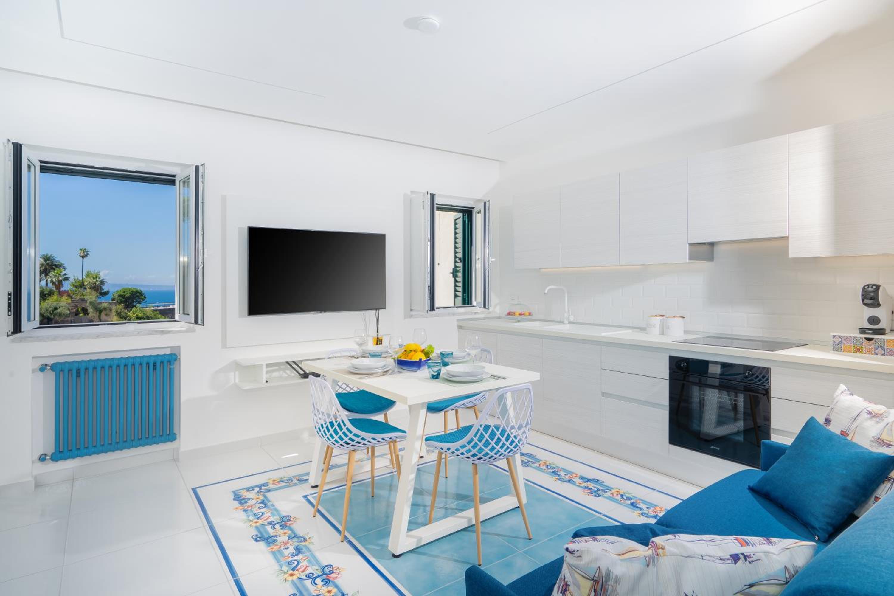 One-Bedroom Apartment with Sea View and Balcony photo 2