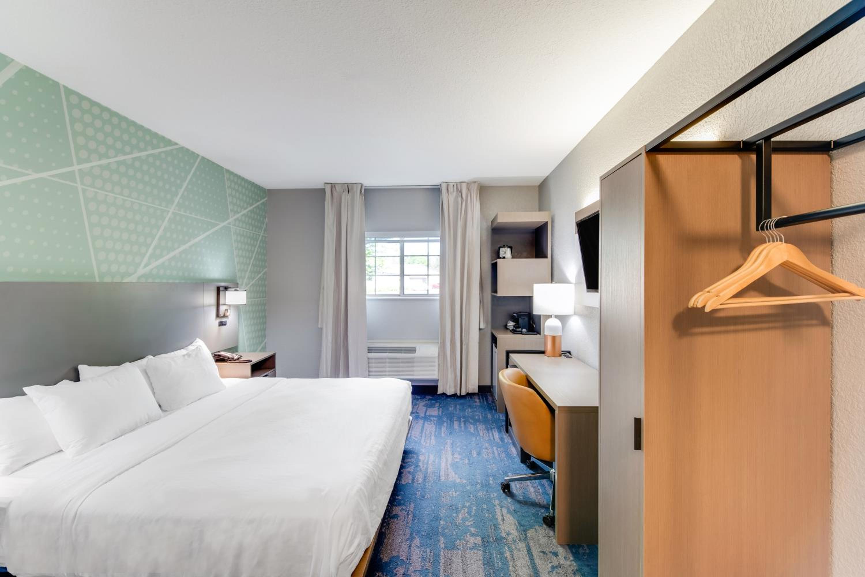 King Room with Tub - Disability Access/Non Smoking - Photo 2