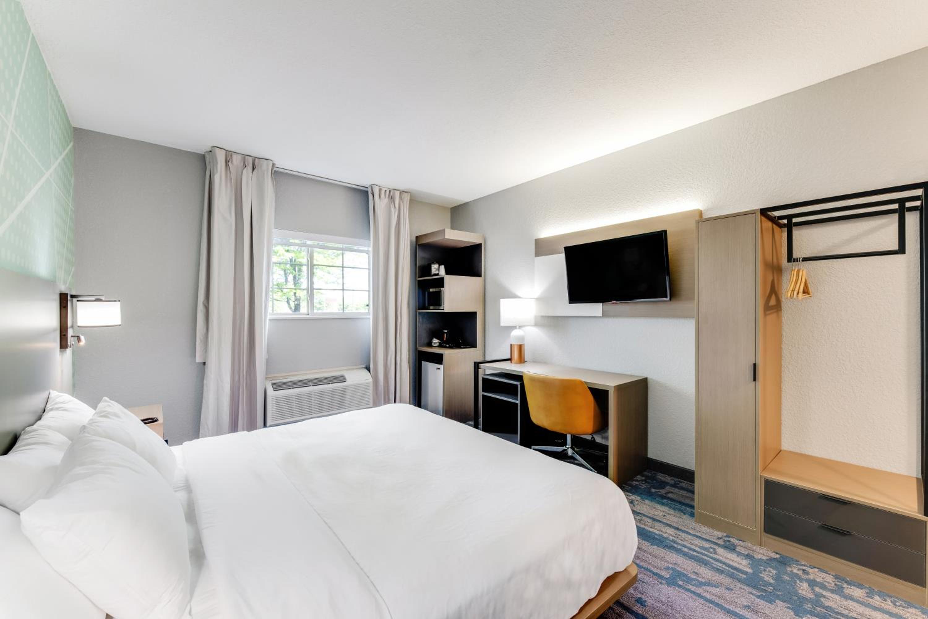 King Room with Tub - Disability Access/Non Smoking - Photo 1