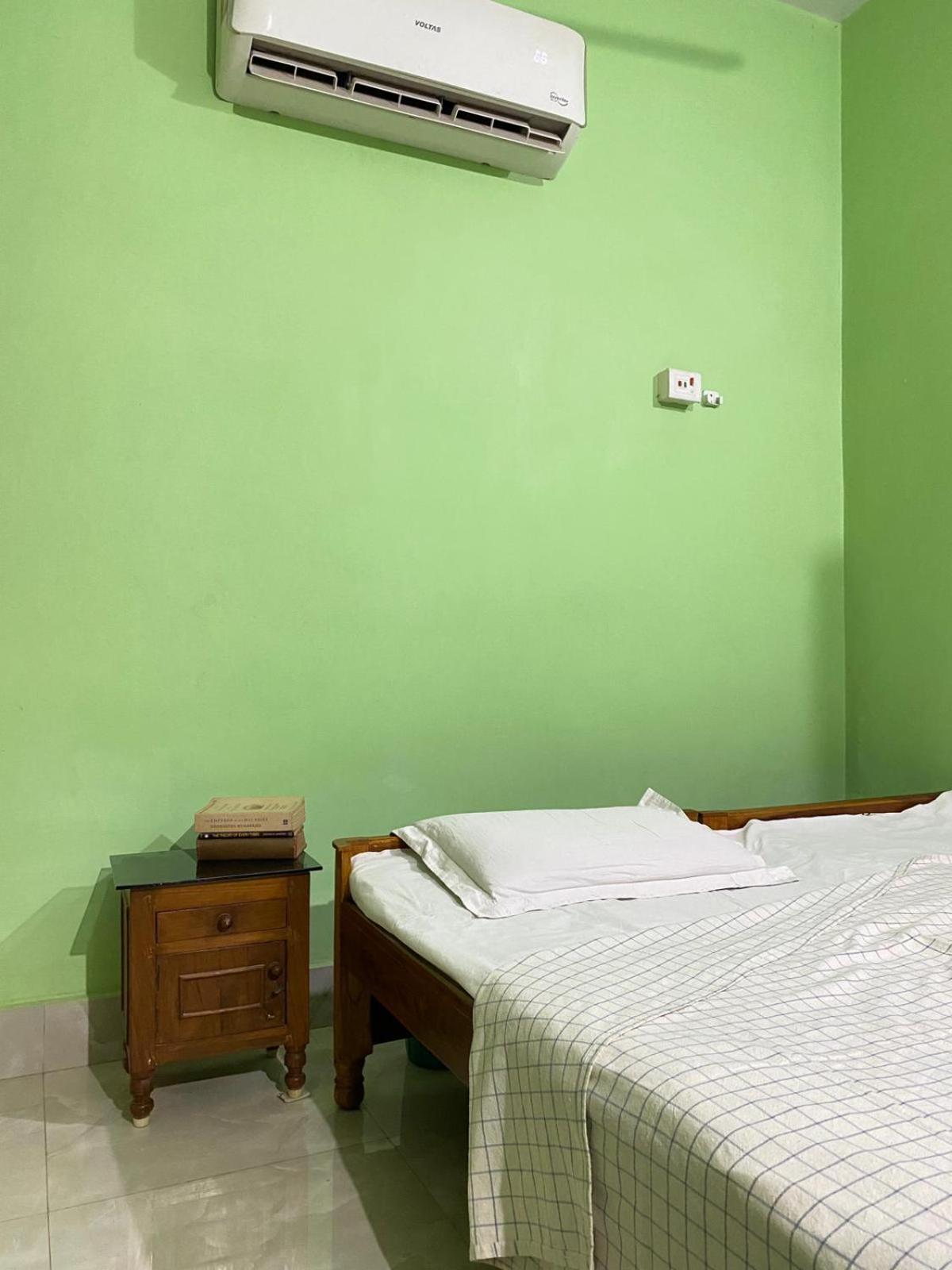 Budget Double Room photo 2