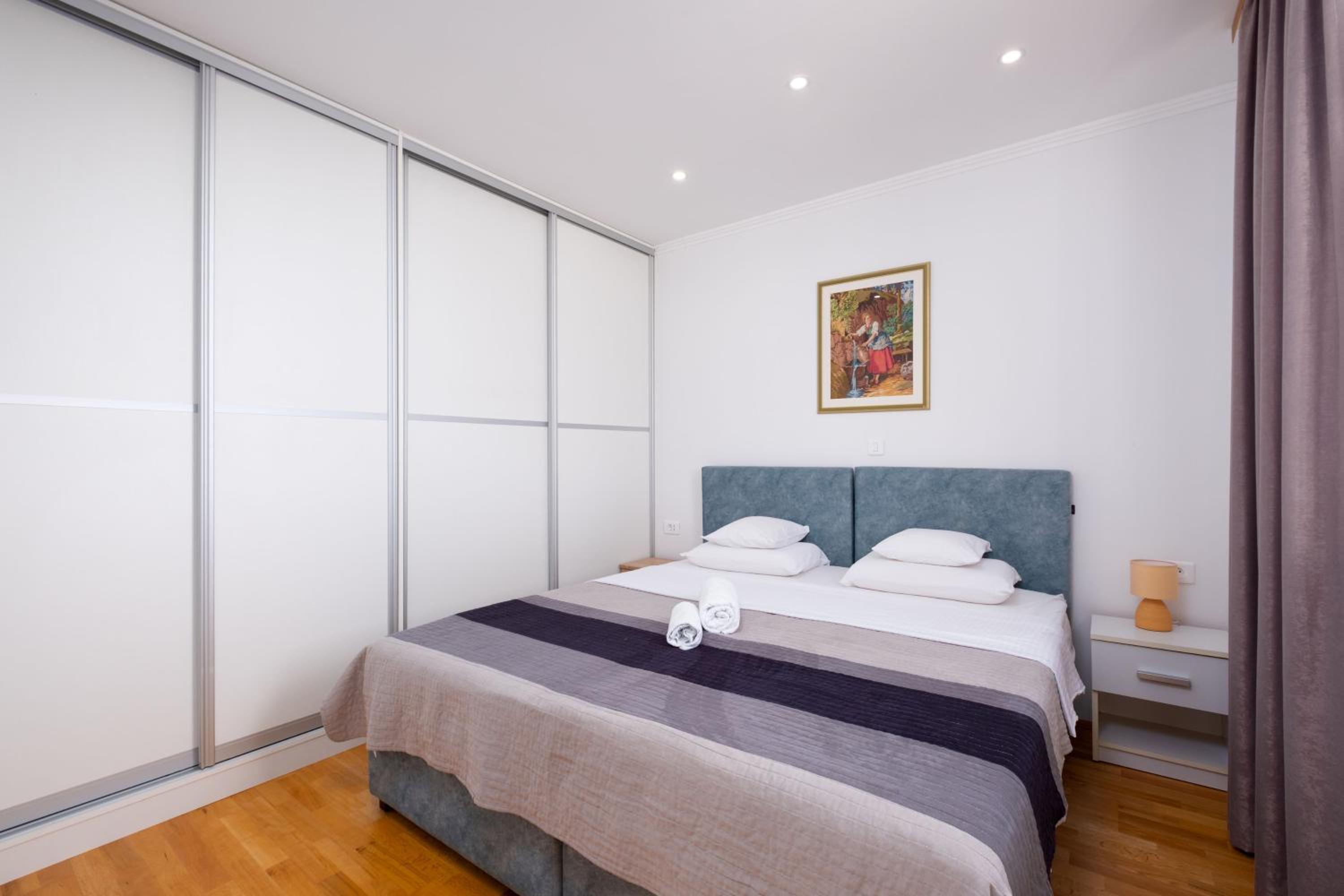 One-Bedroom Apartment with Sea View photo 1