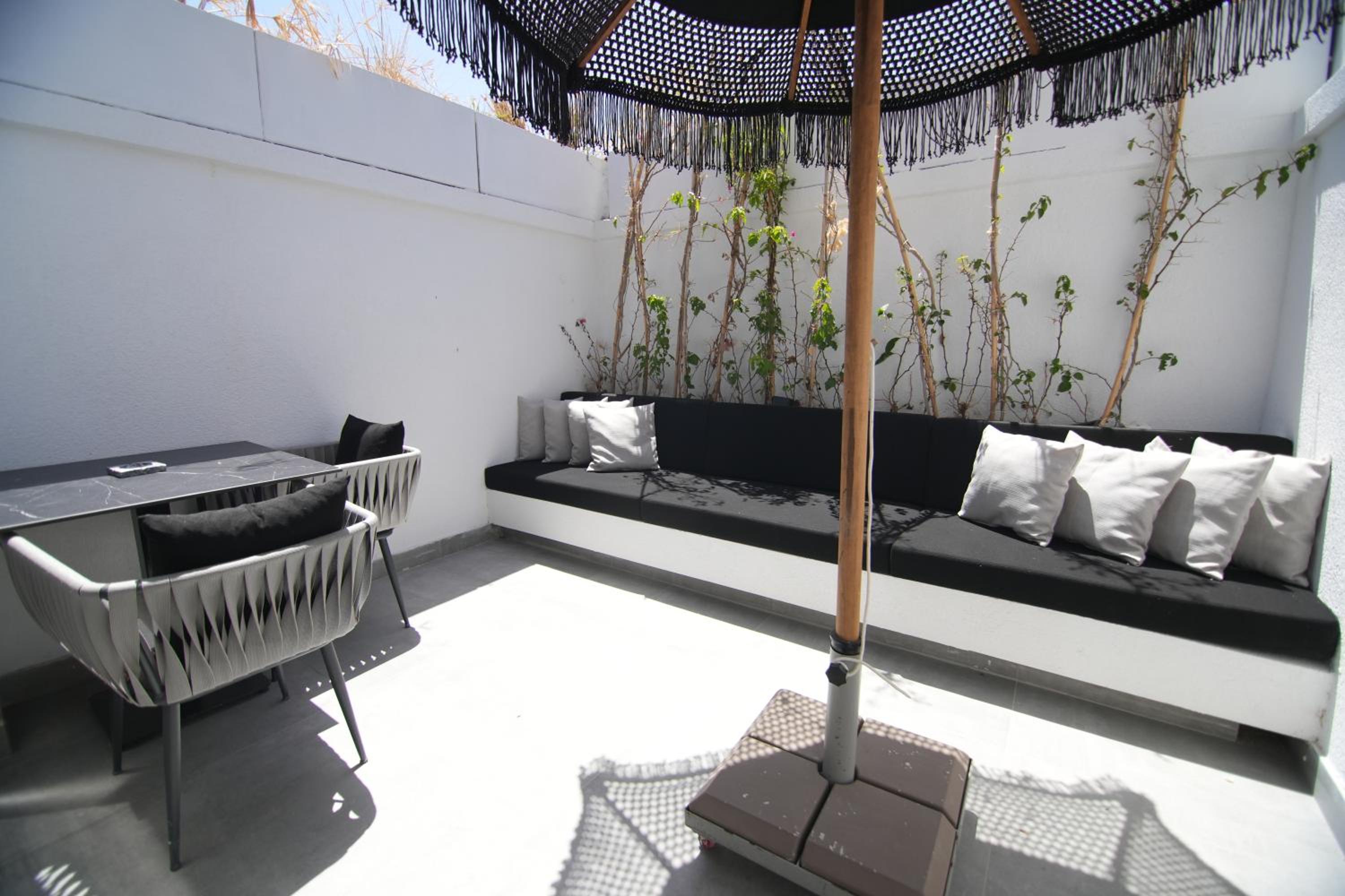Deluxe Double Room with Balcony photo 2