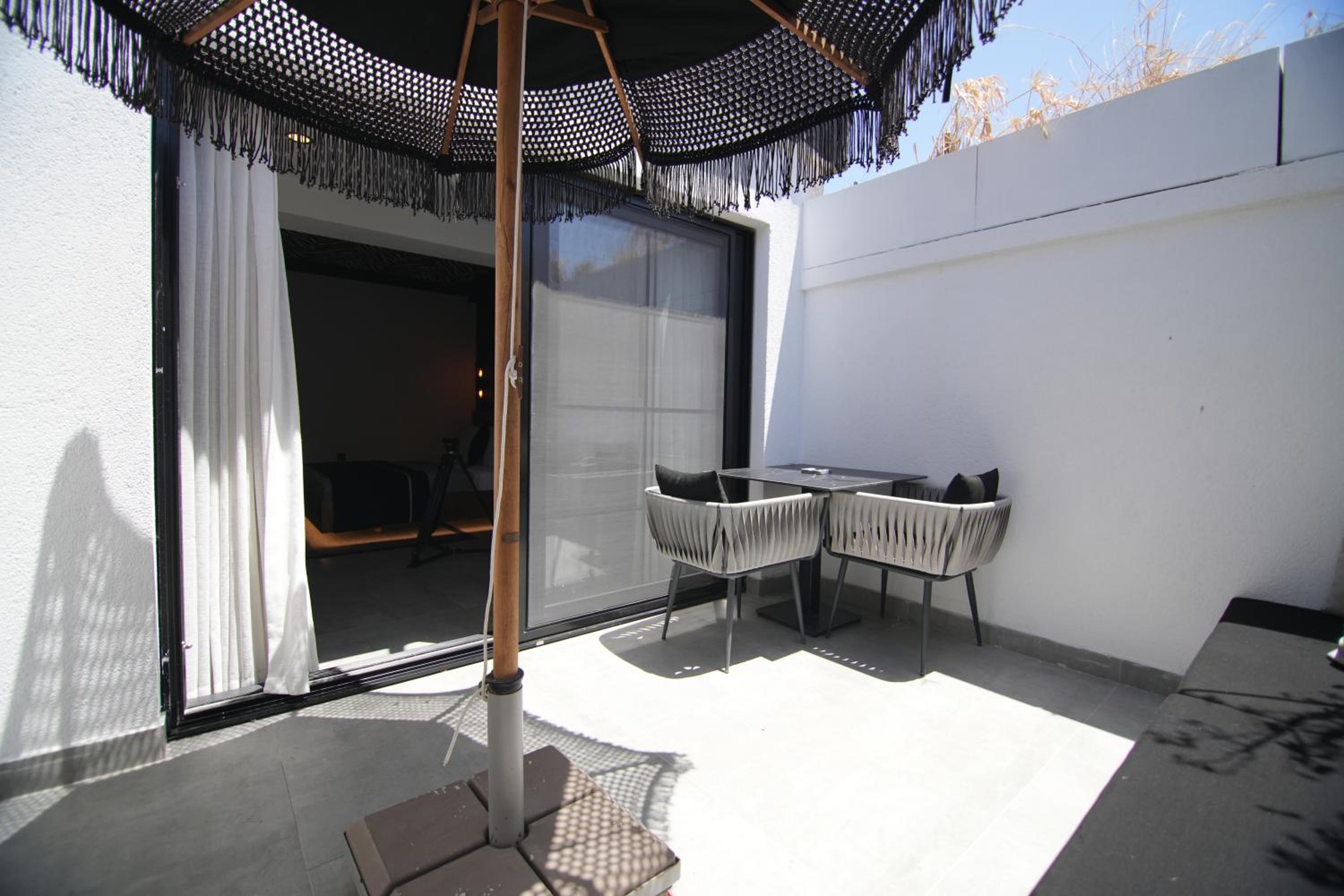Deluxe Double Room with Balcony photo 3