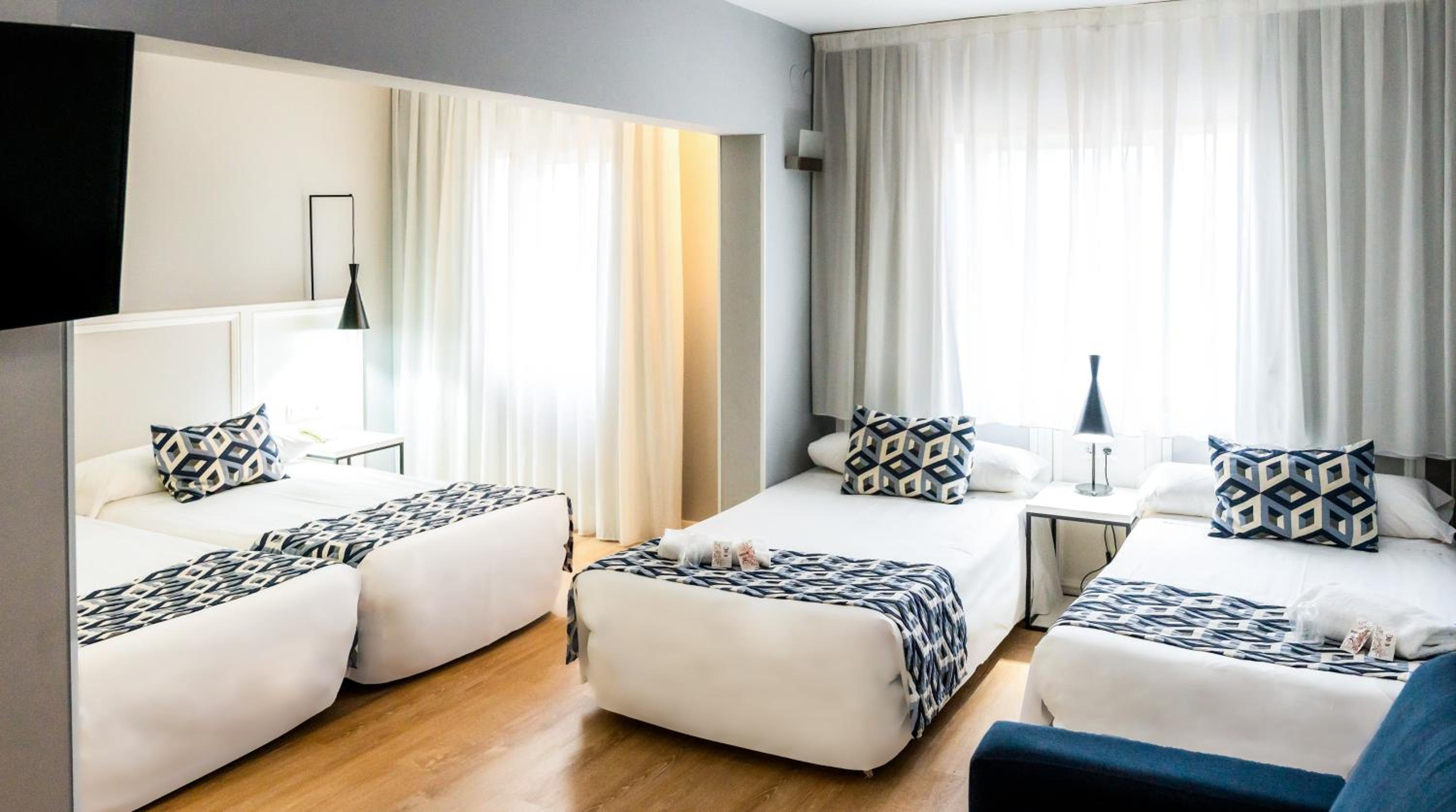 Quadruple Room - Photo 10