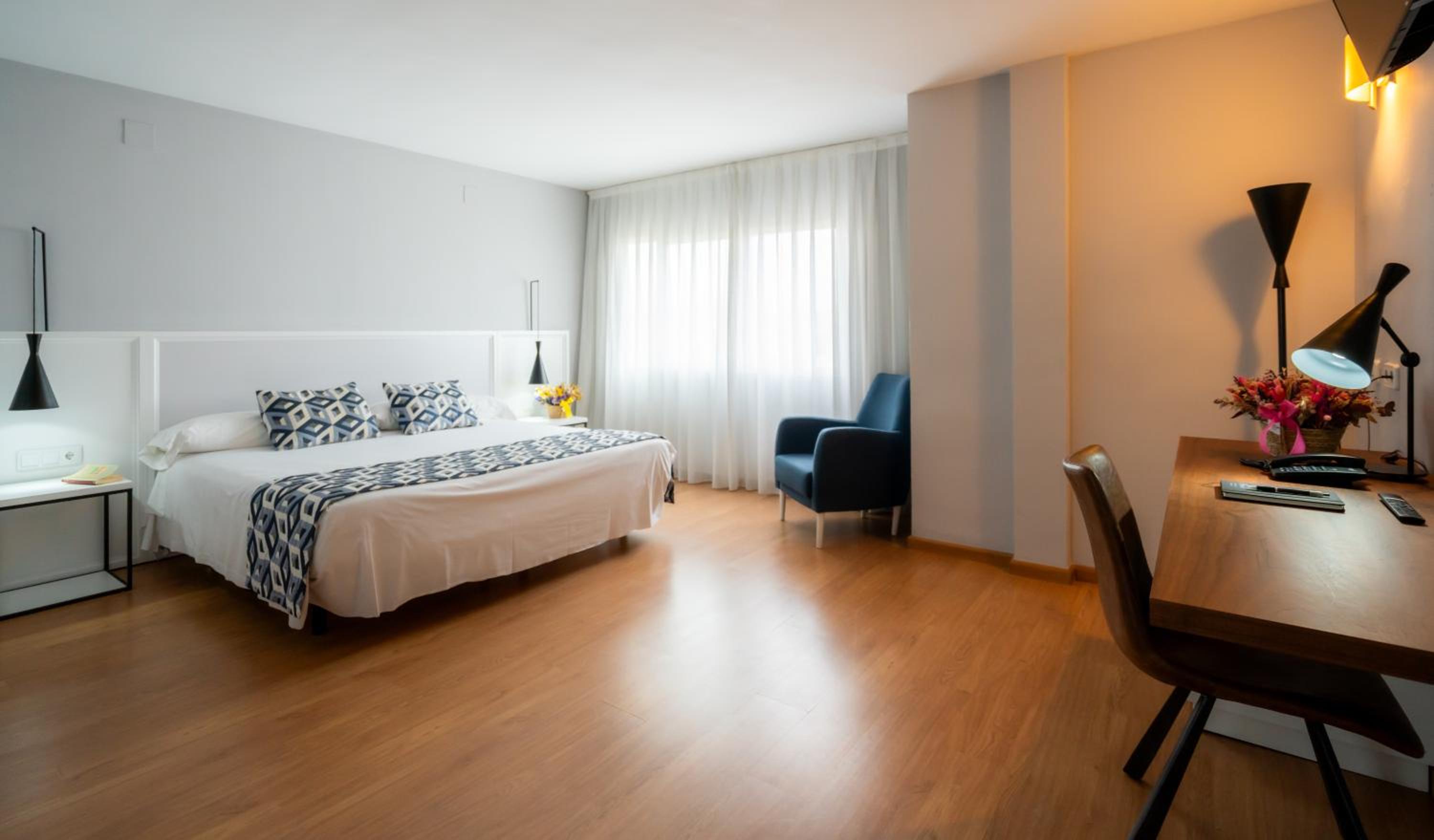 Double or Twin Room - Photo 12