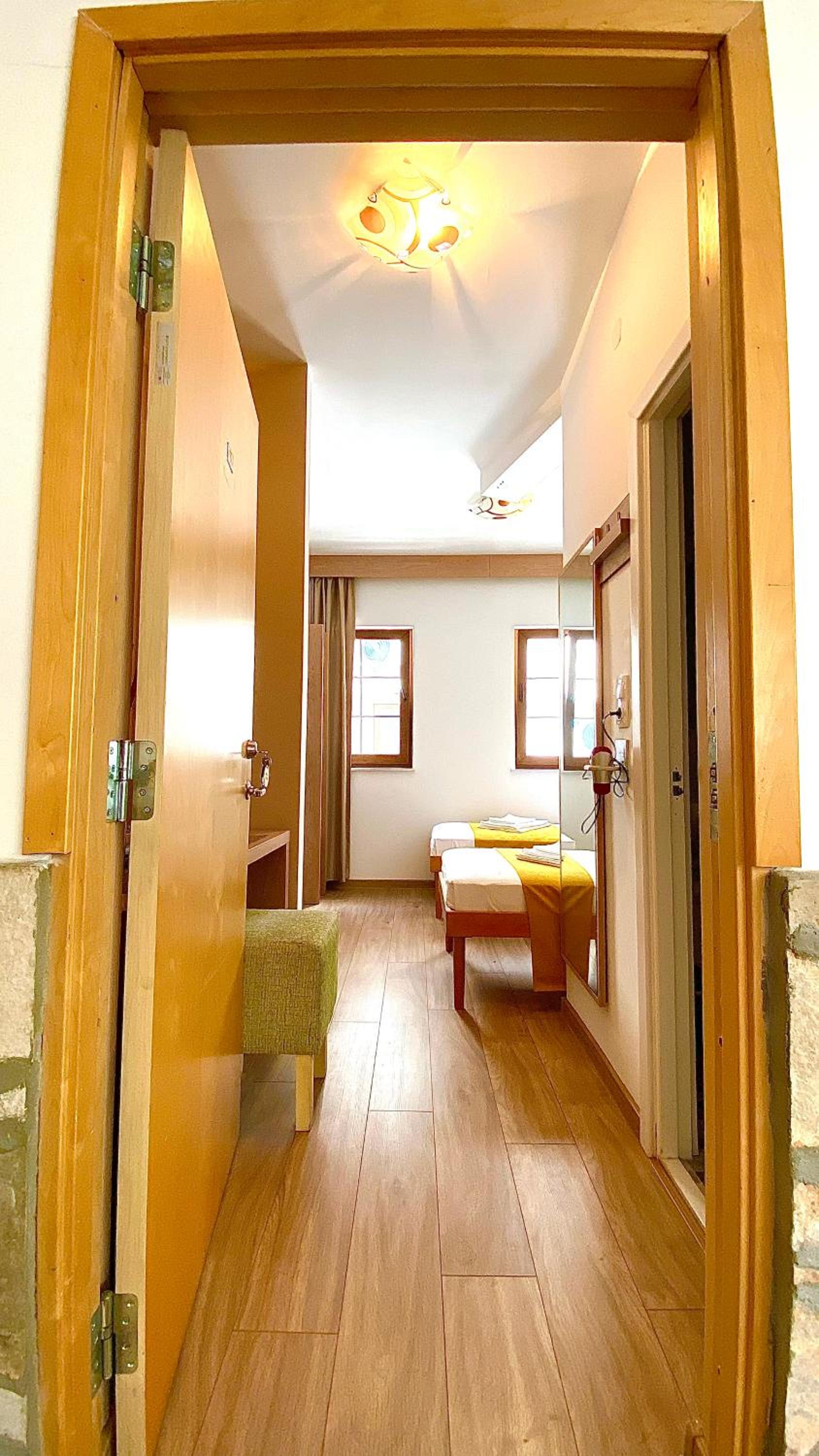 Economy Twin Room photo 1