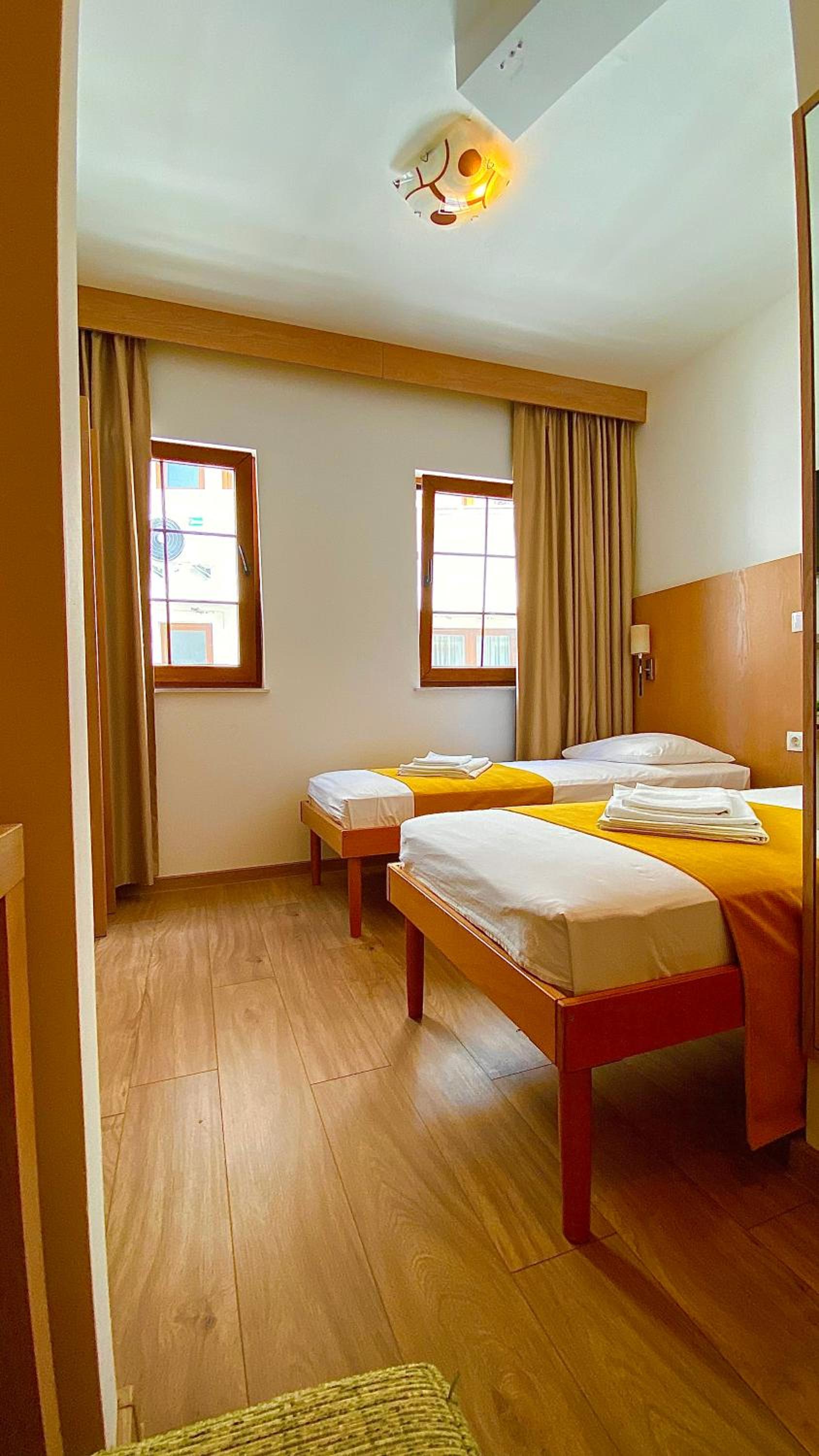 Economy Twin Room photo 2