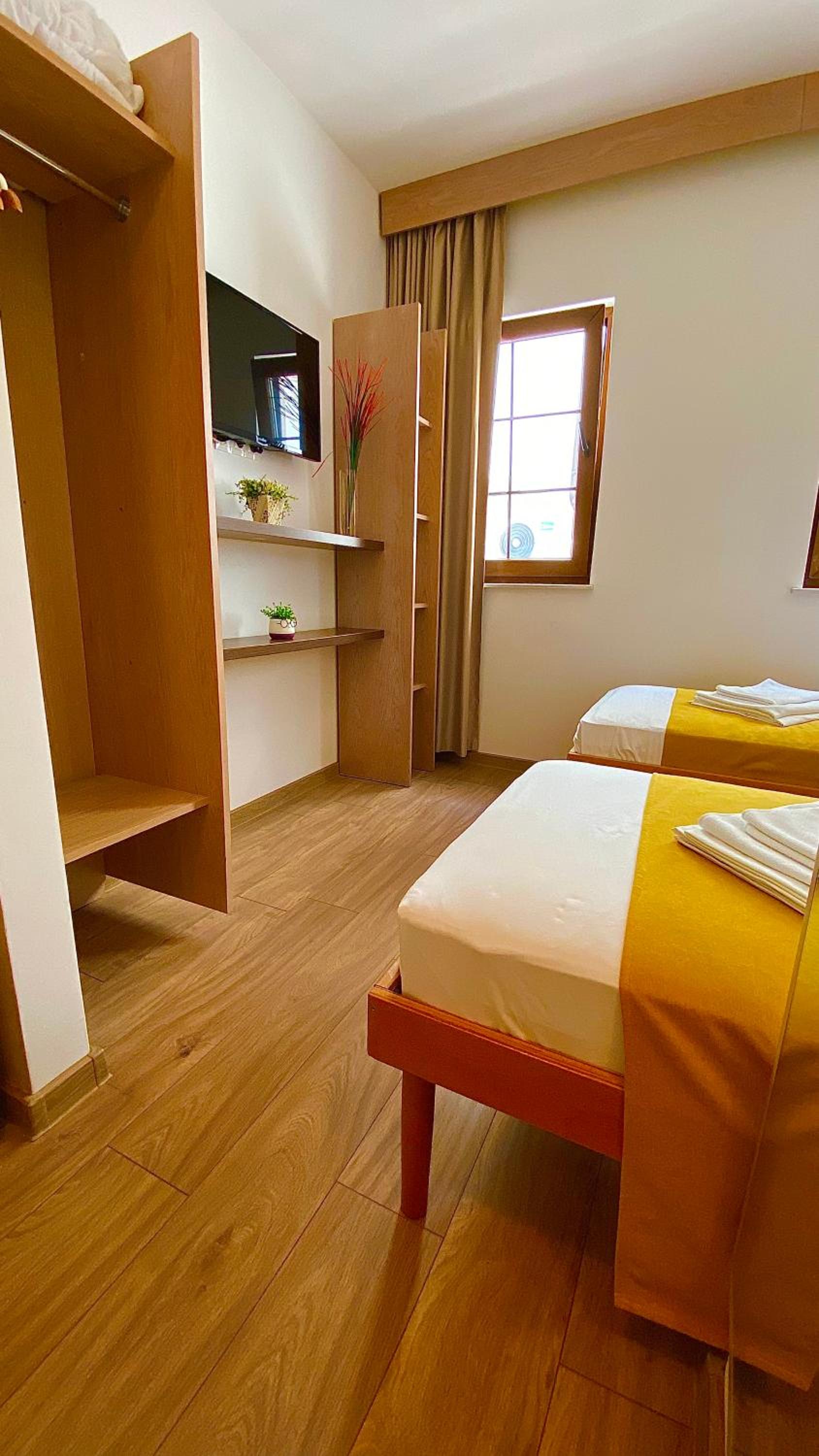 Economy Twin Room photo 3