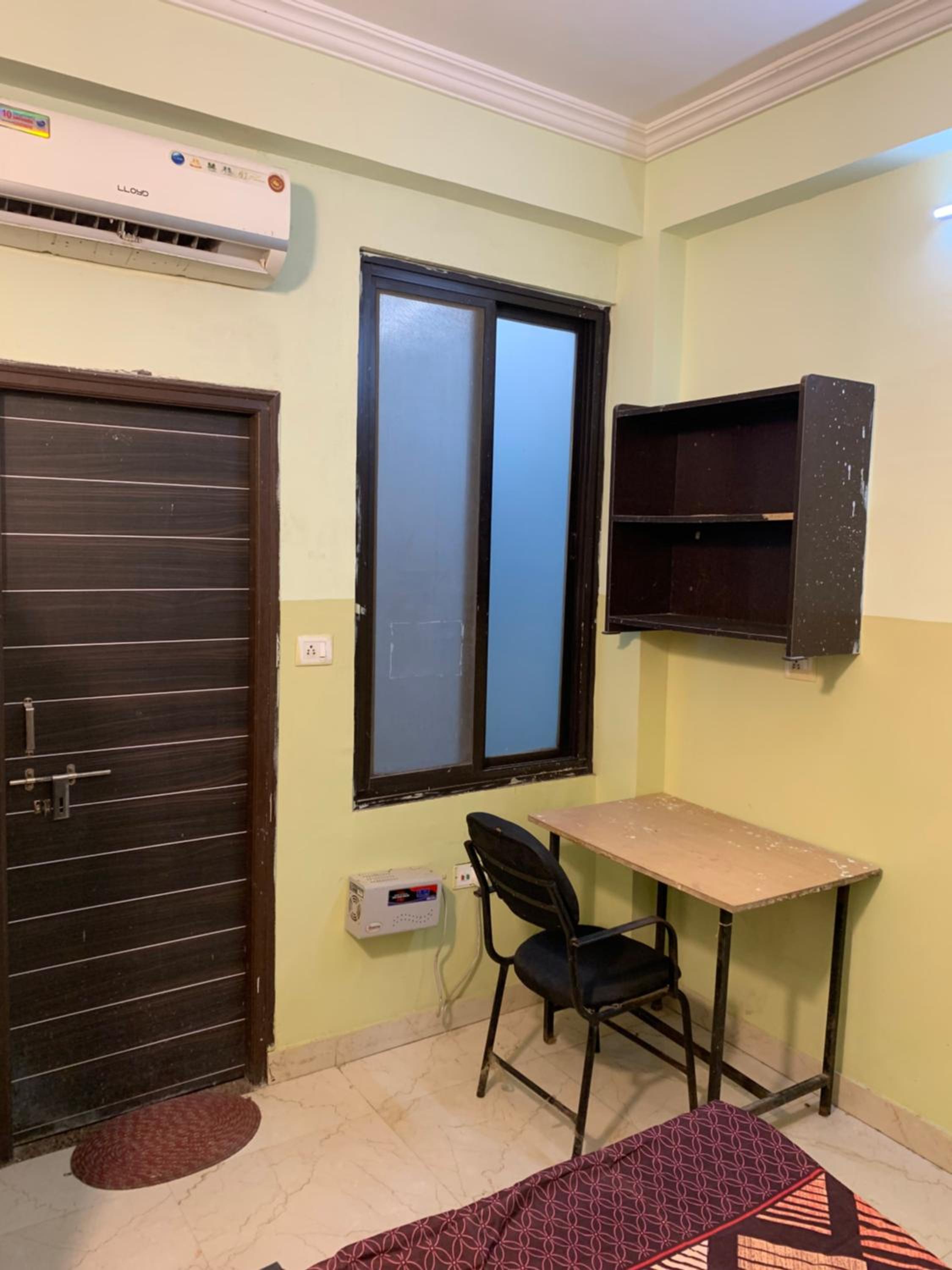 Single Room With Private Bathroom photo 3