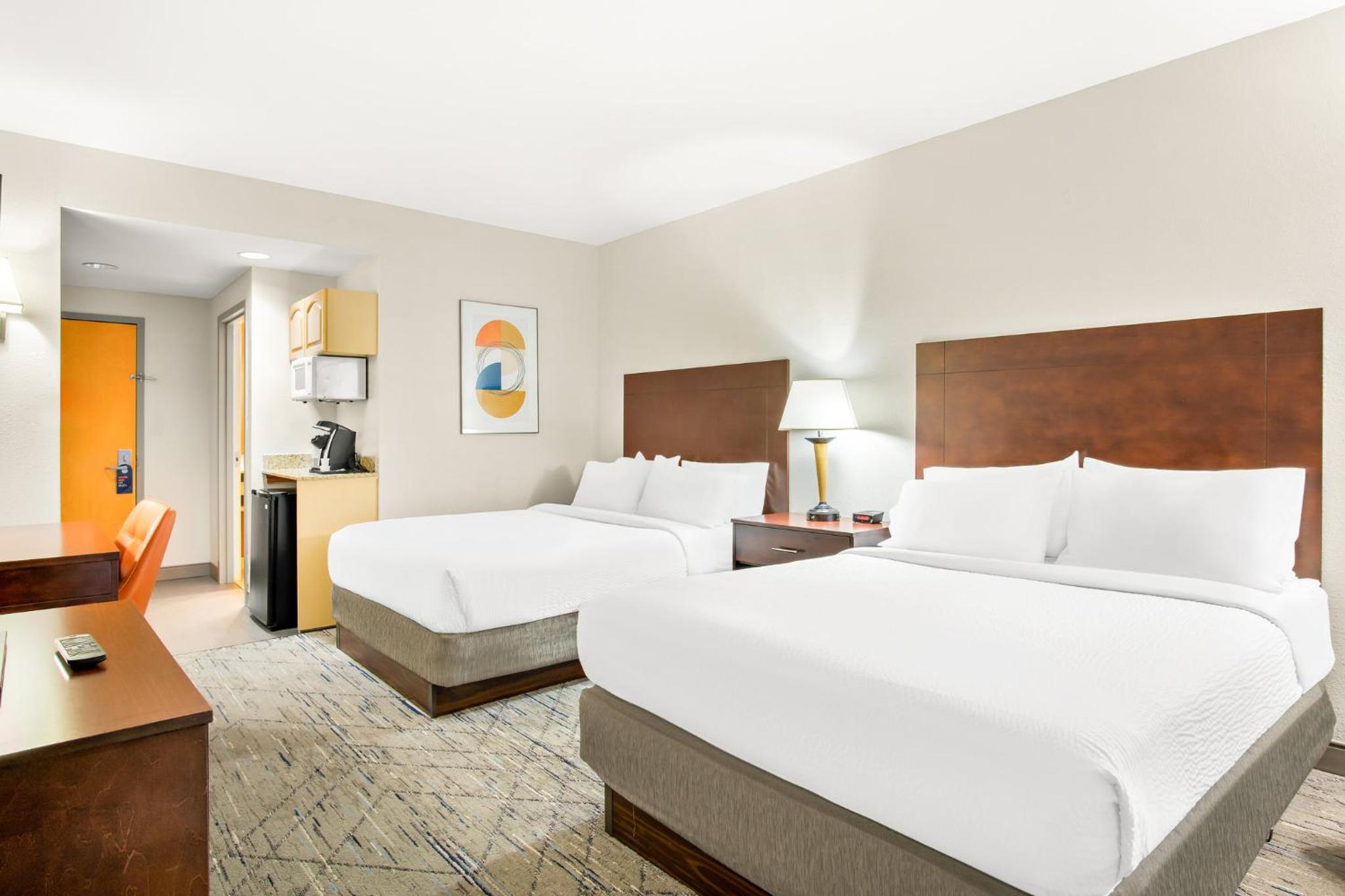 Standard Room with Two Queen Beds - Photo 1