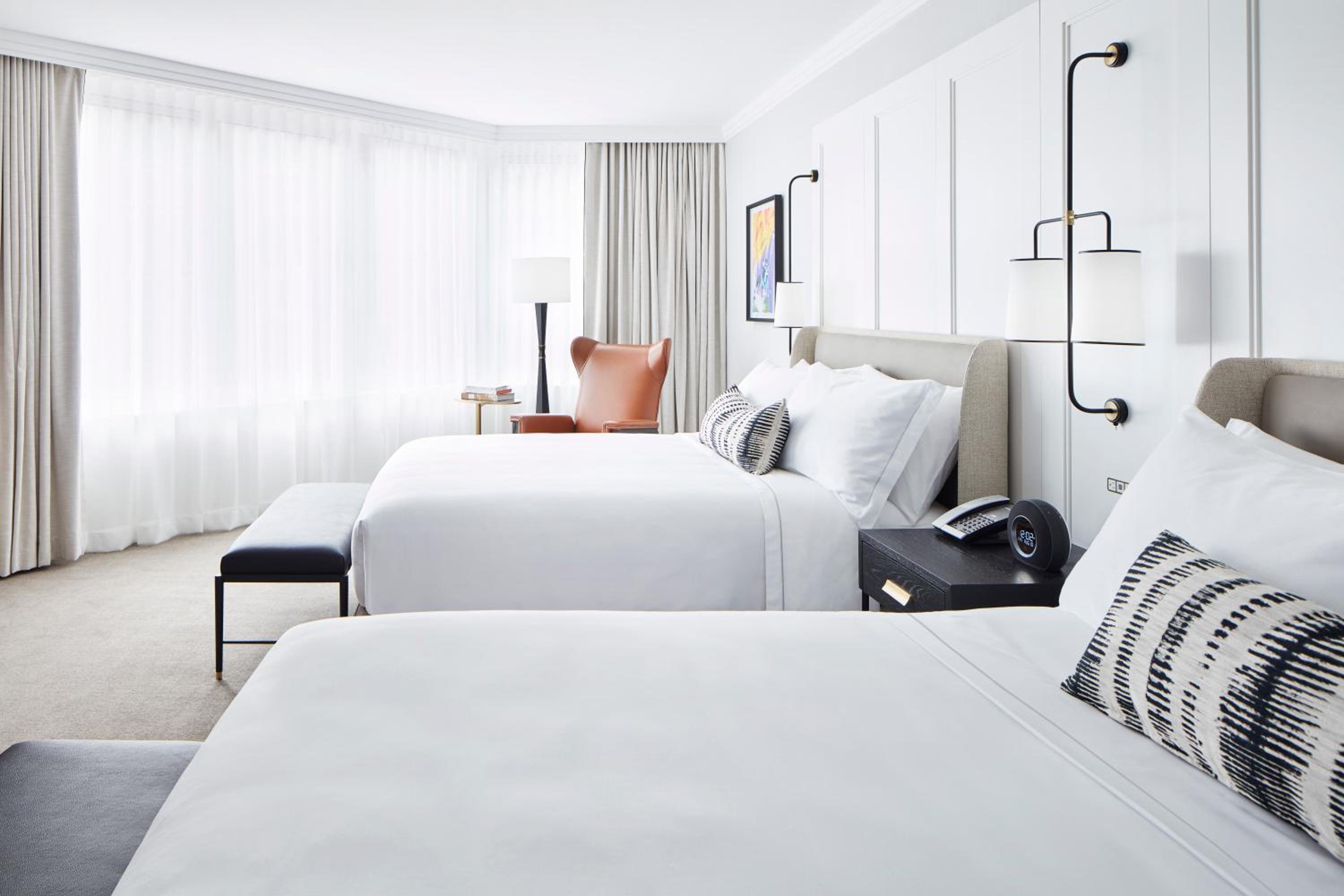 Deluxe Queen Room with Two Queen Beds and City View thumbnail 5
