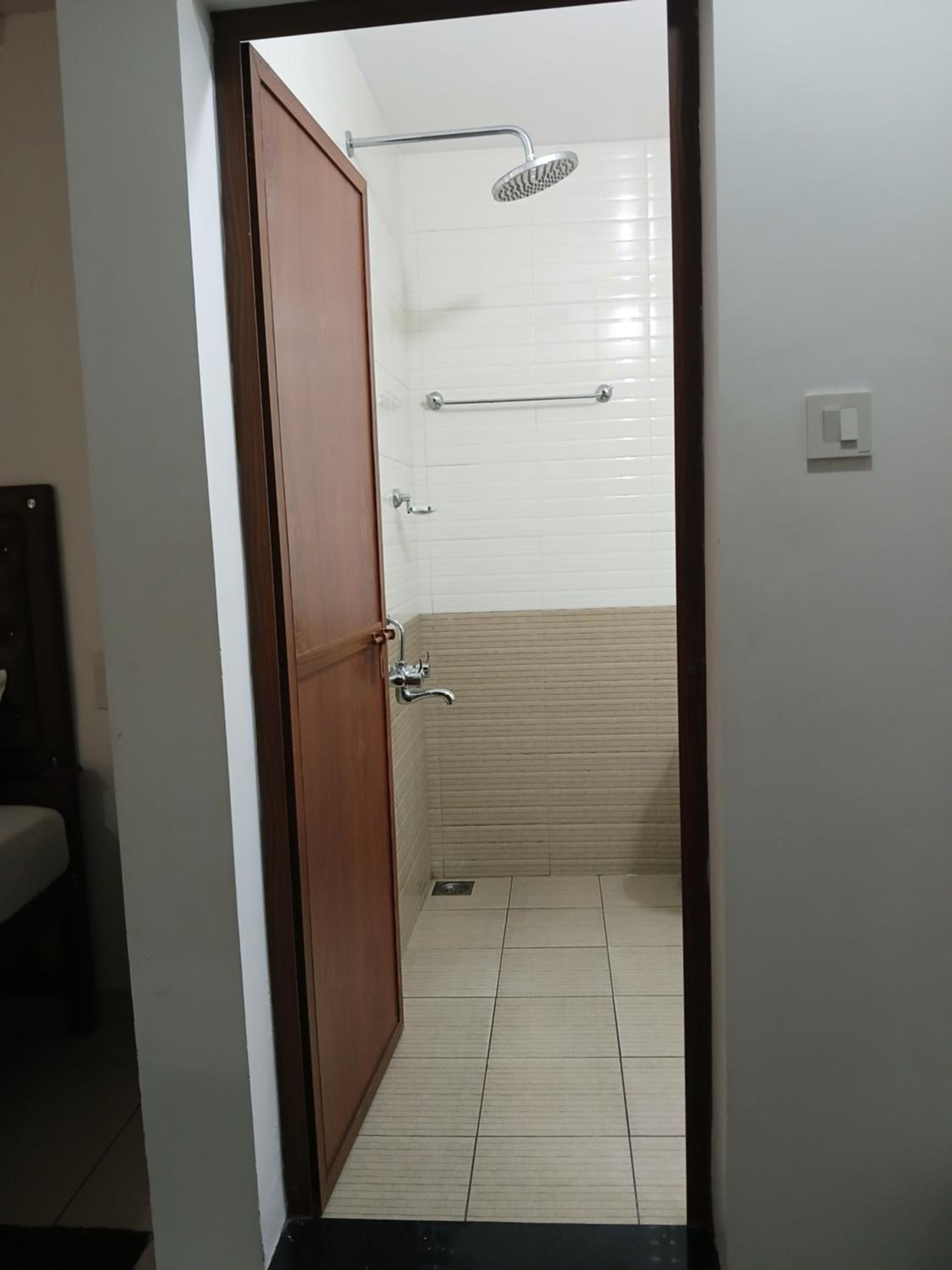 Double Room with Balcony - Photo 3
