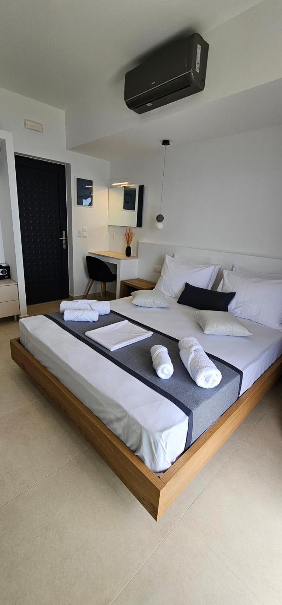 Deluxe Suite with Sea View photo 1